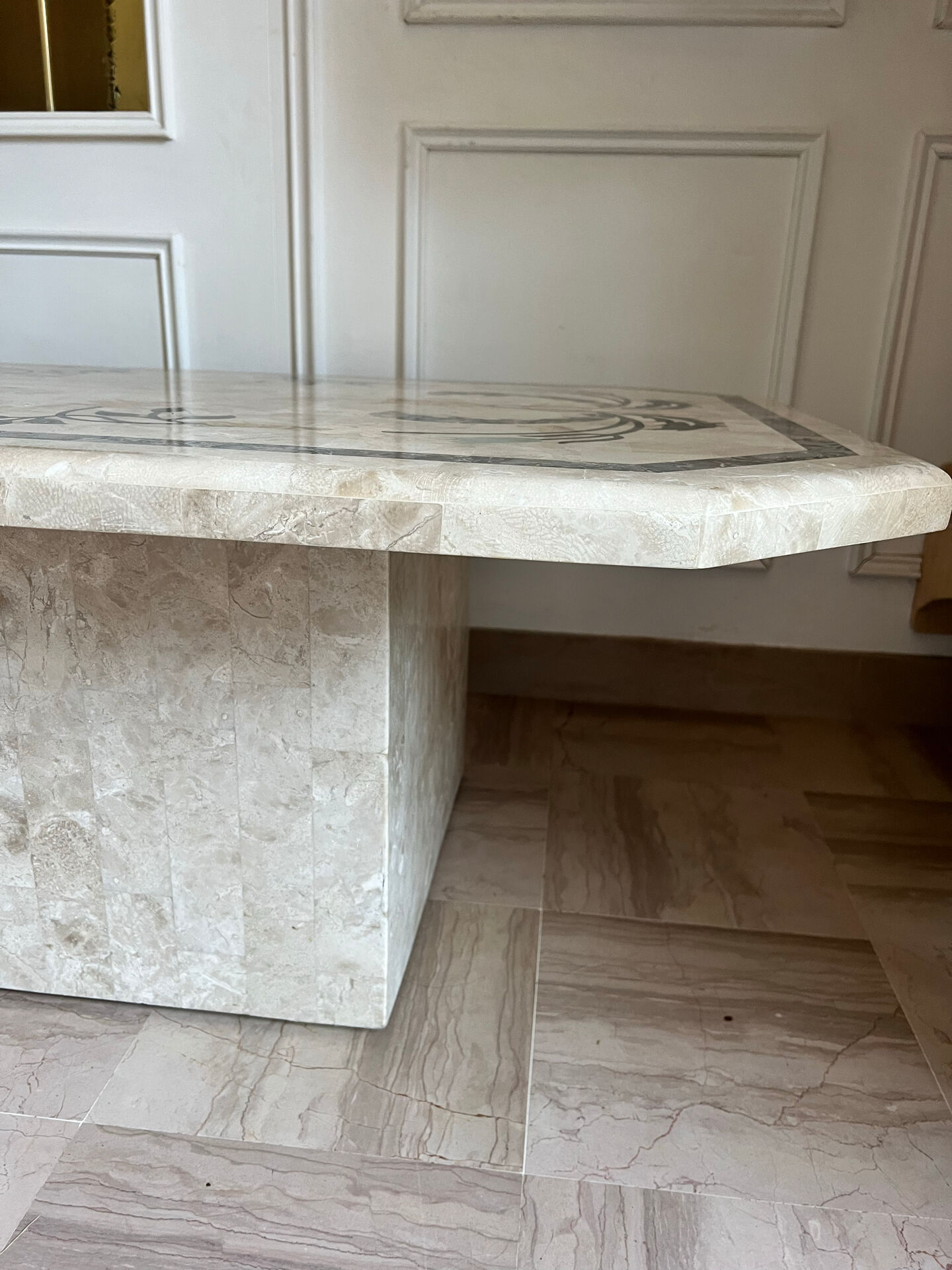 Table basse années 70-80 marqueterie de marbre tessellé -décor florale