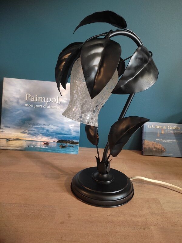 Bedside lamp black metal leaves tulip frosted glass