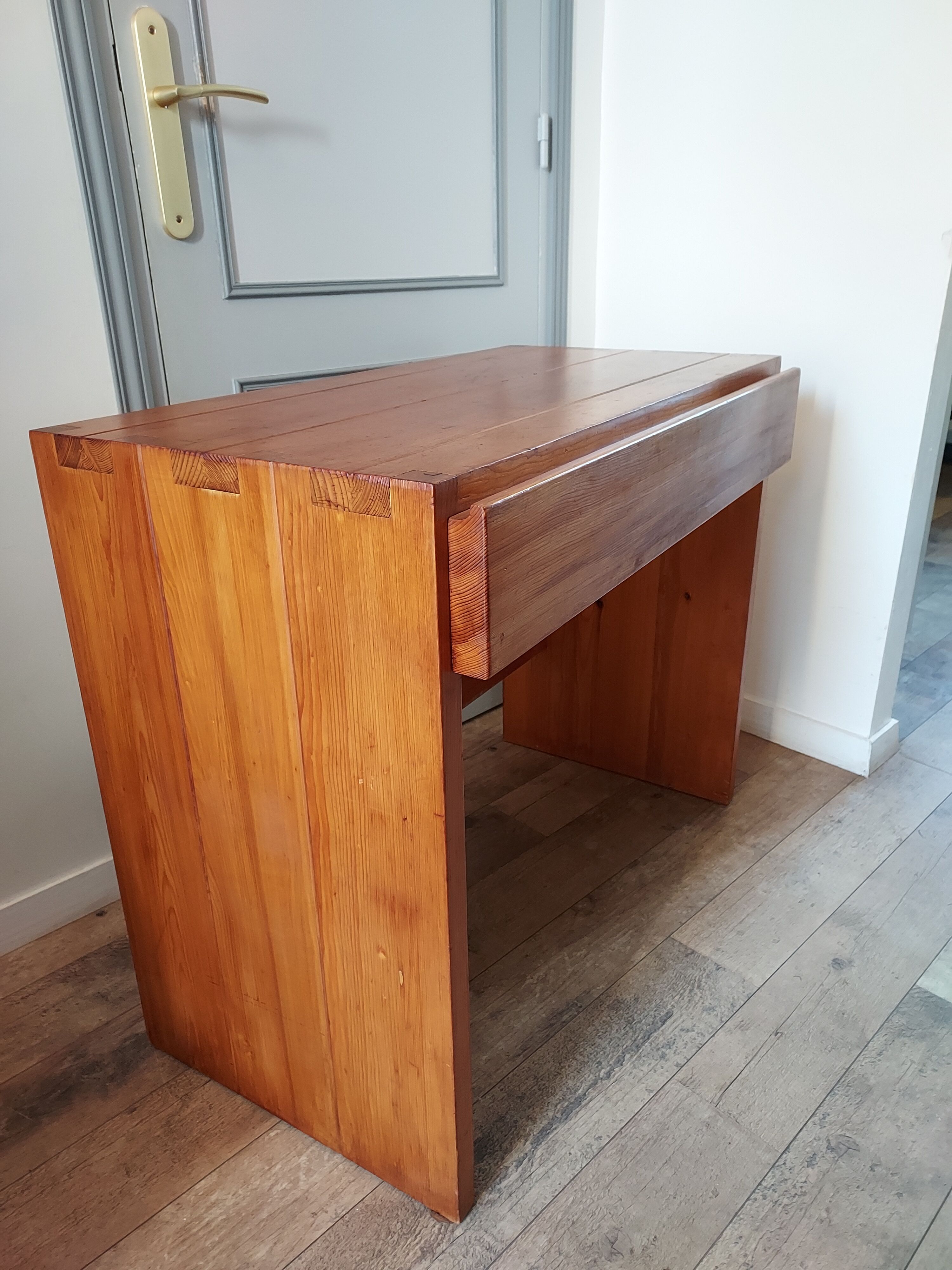 Pine desk by Maison regain