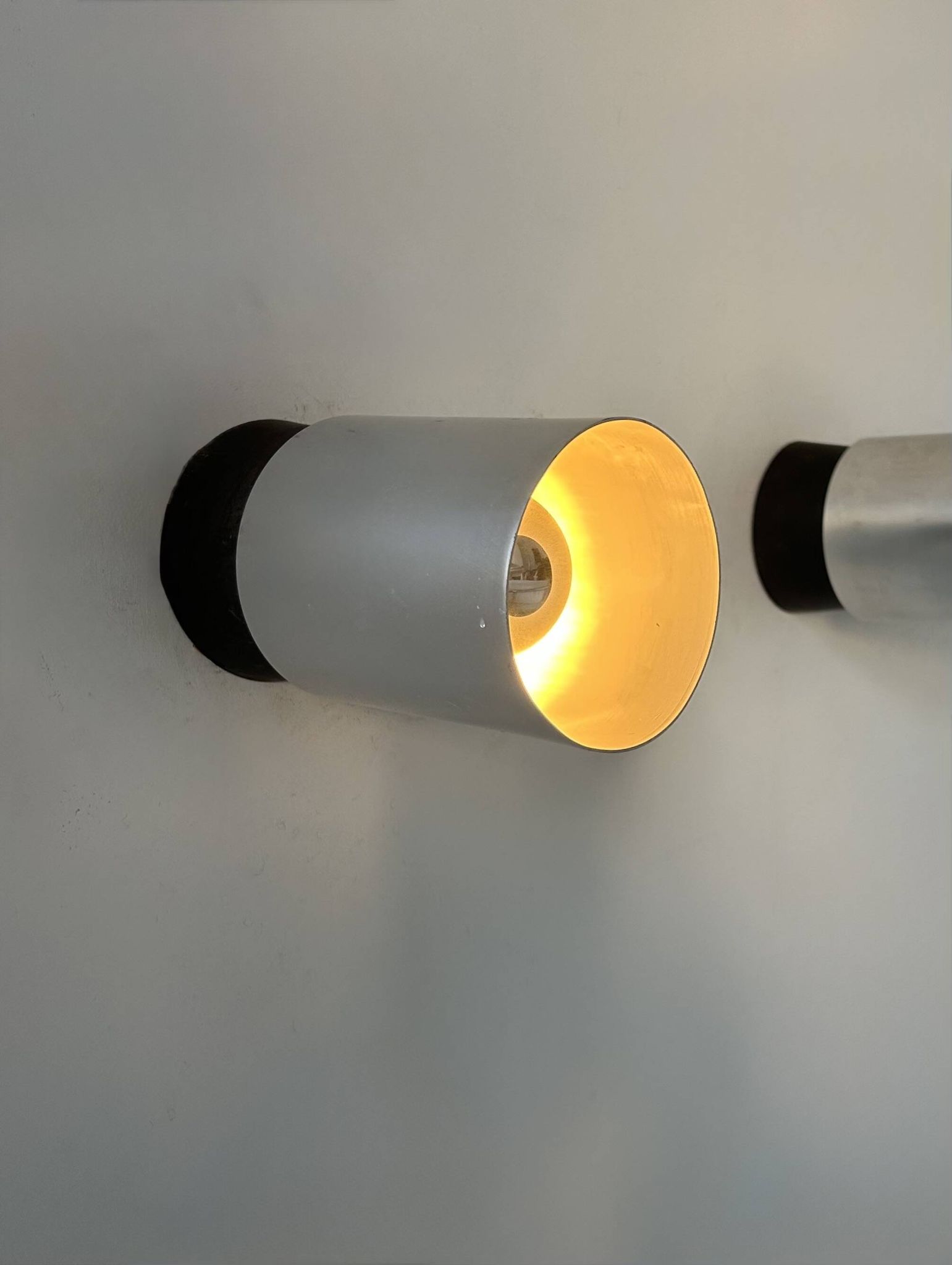 Pair of vintage wall lights, chrome-plated metal and Bakelite, France 1960.