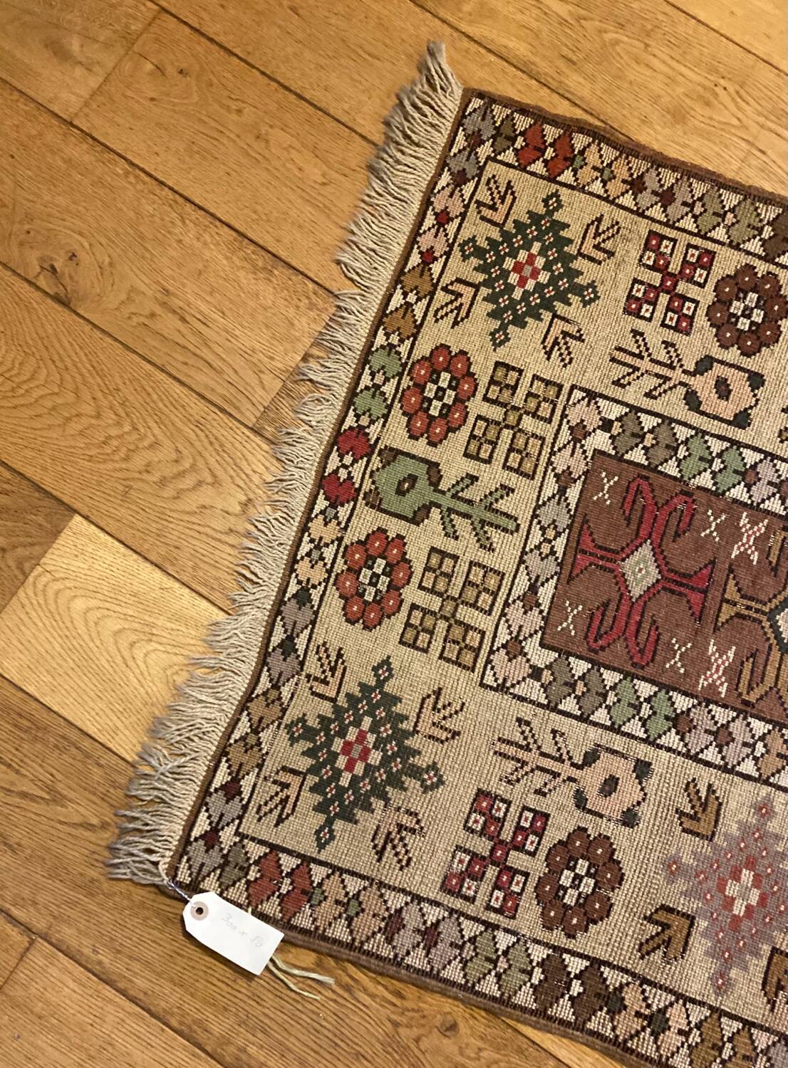 Hand-knotted oriental rug made of pure wool.