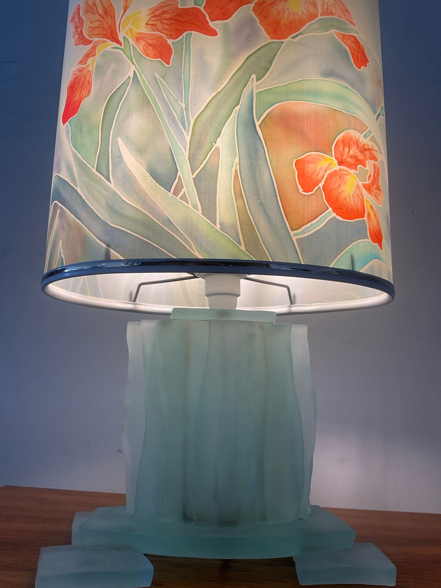 Lampe vintage en verre dépoli et abat jour en soie