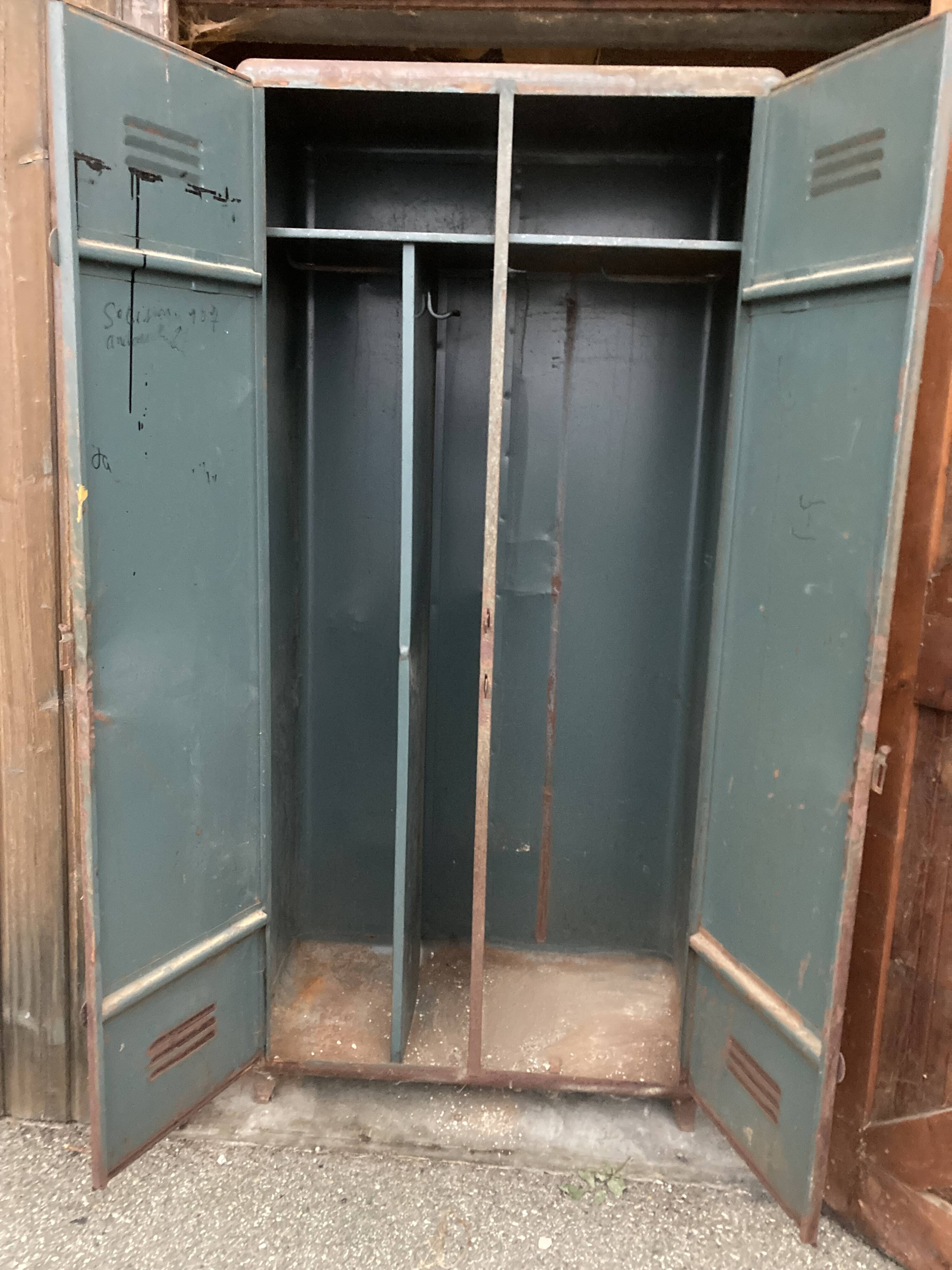 industrial cloakroom