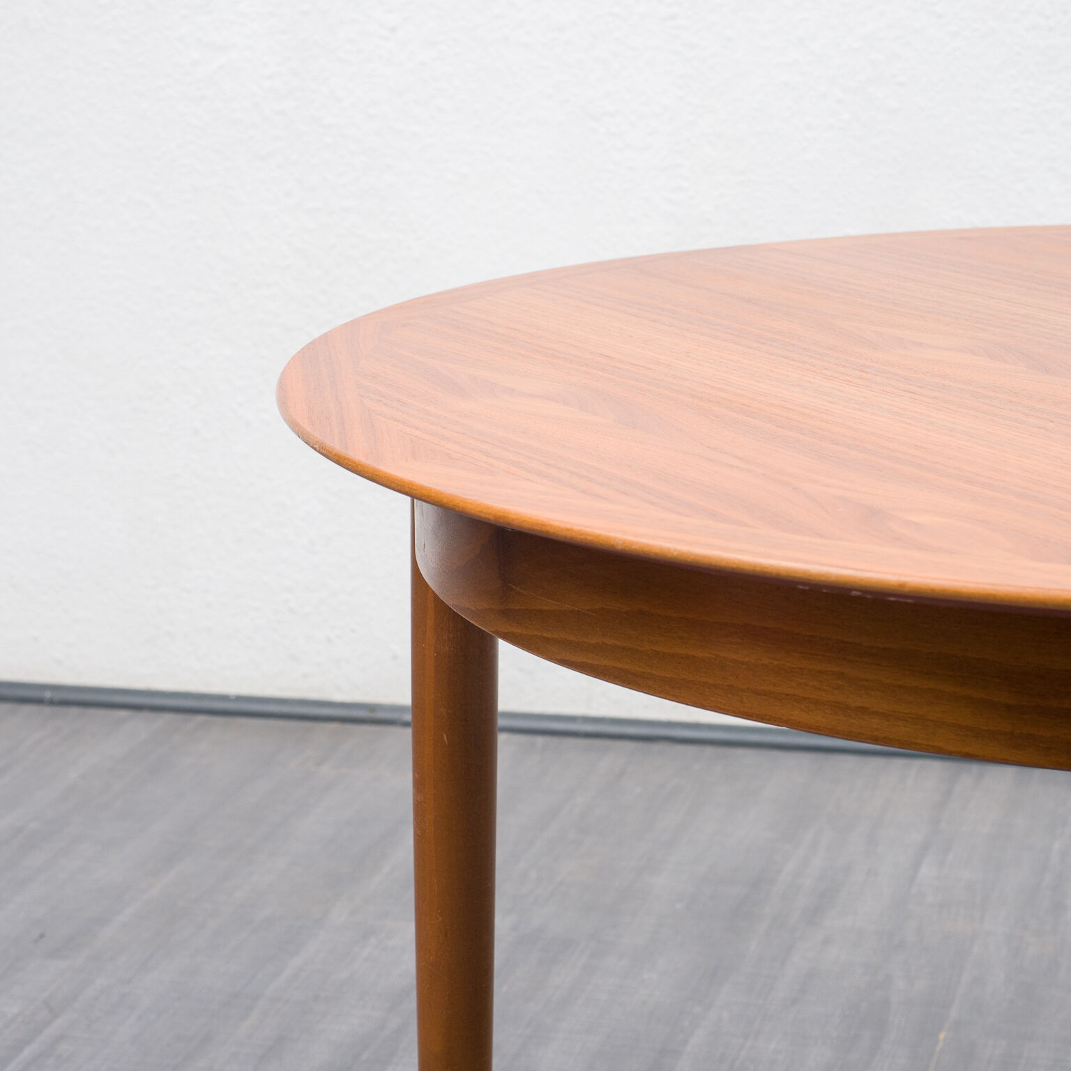 Round dining table, vintage, with extensions