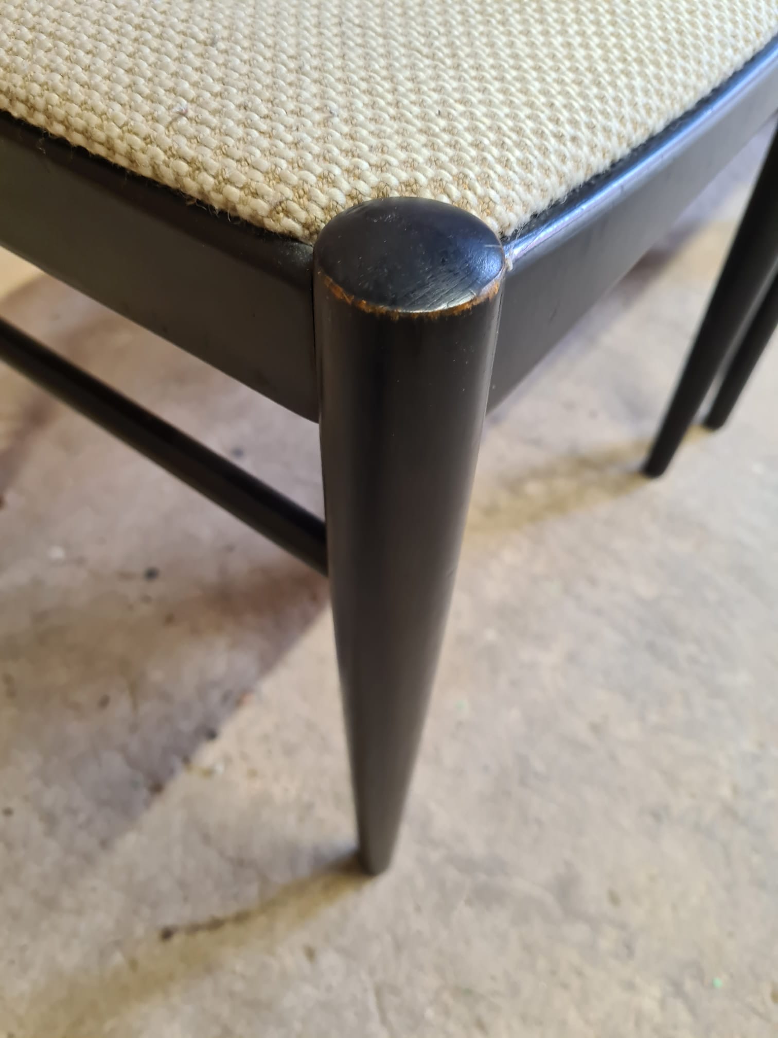 4 vintage wooden chairs 70"