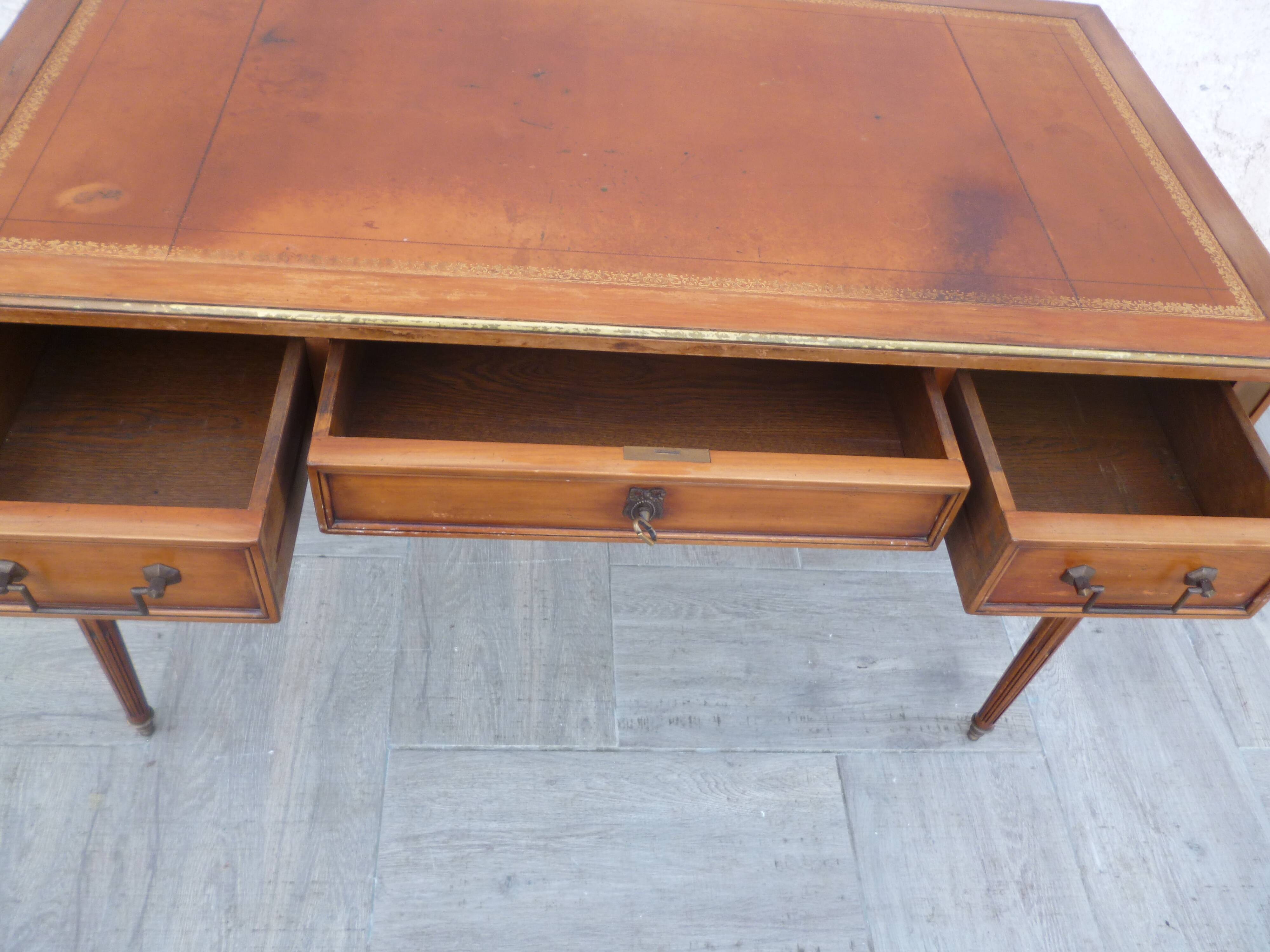 Bureau style Louis XVI à tirettes