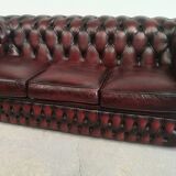 Three-seater chesterfield burgundy leather sofa