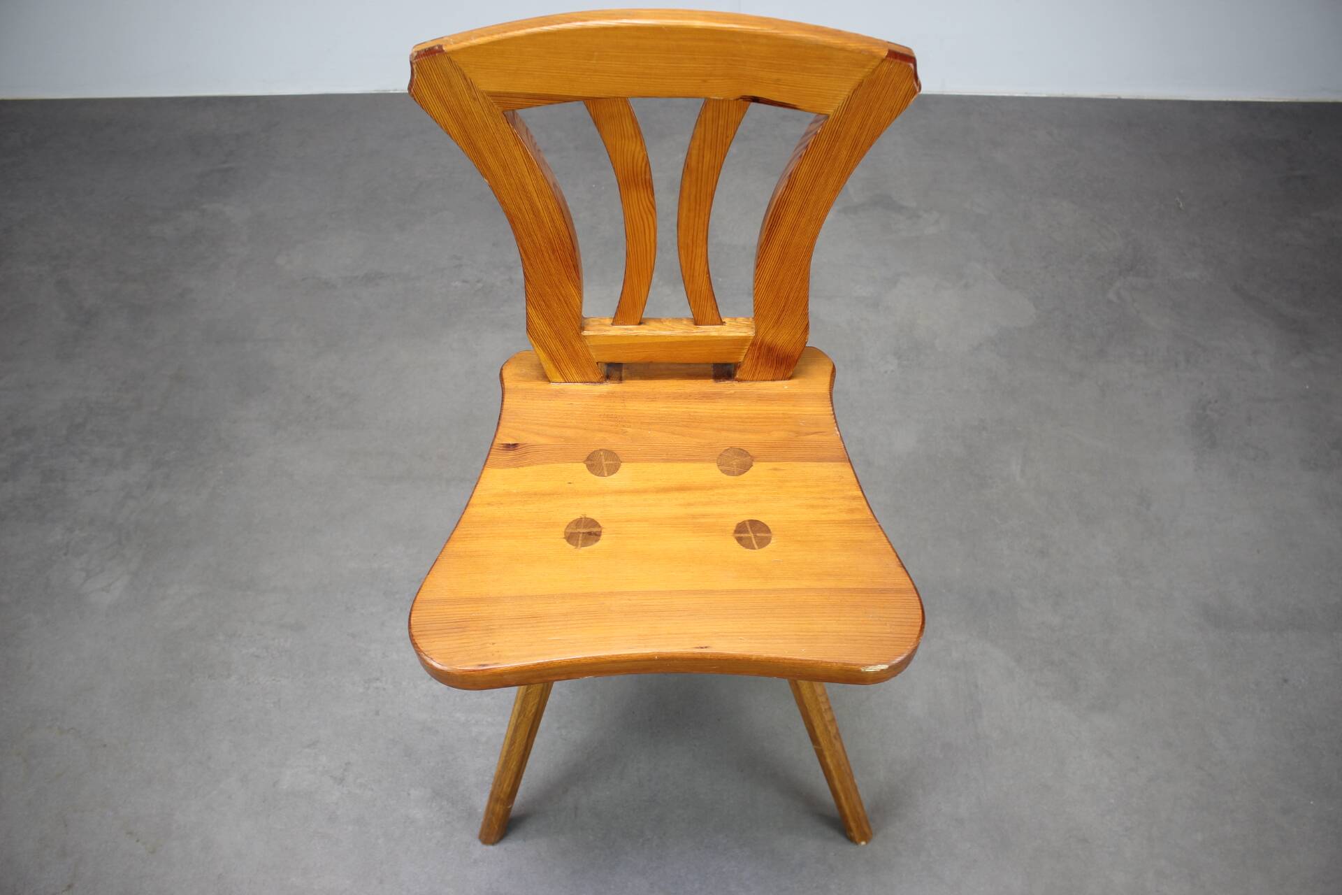 Vintage Czech folk farmhouse chair in solid wood, from the 1940s-1950s.