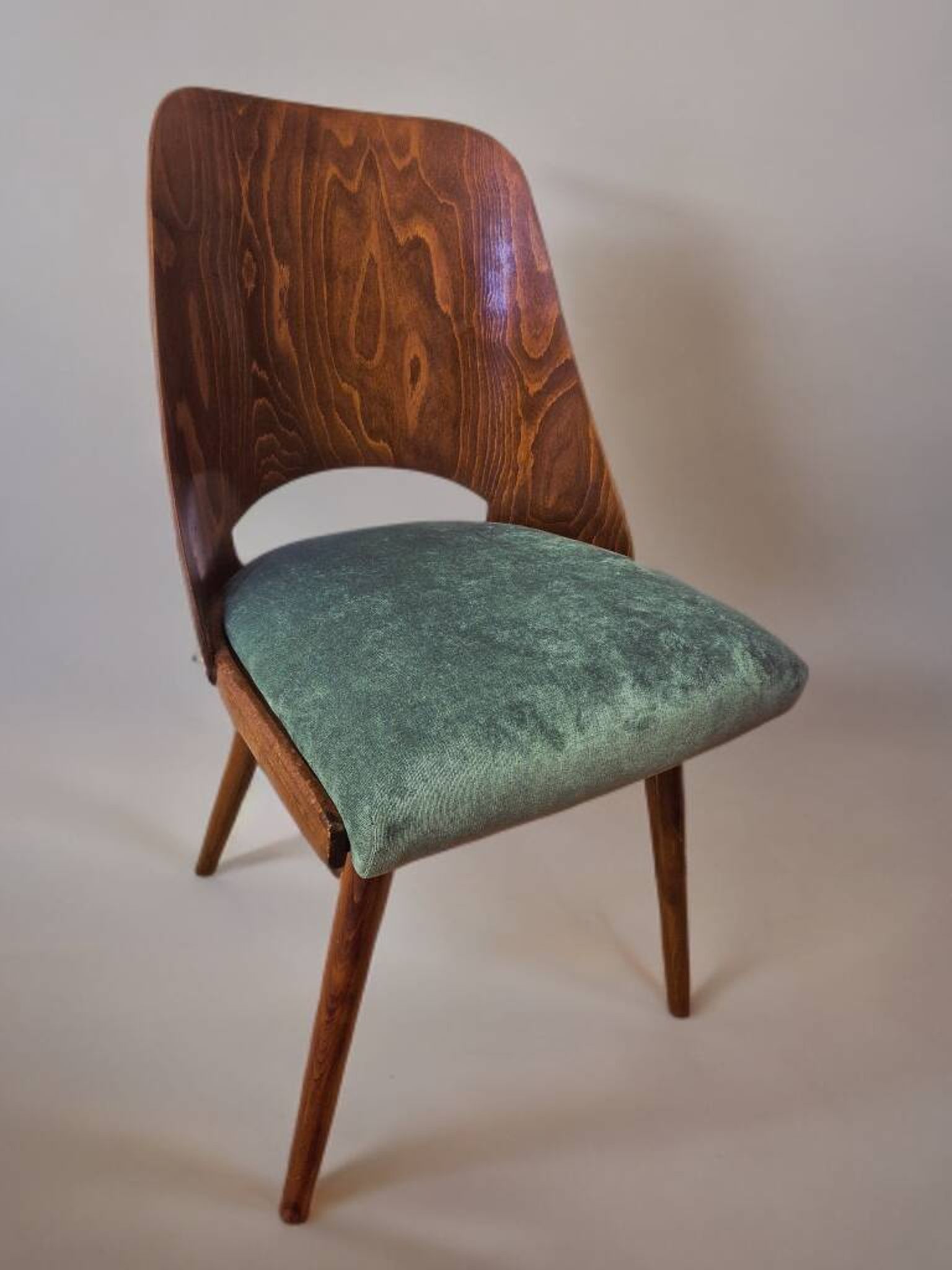 Chaise TON514 Oswald Haerdtl, Vintage tchèque 1960s