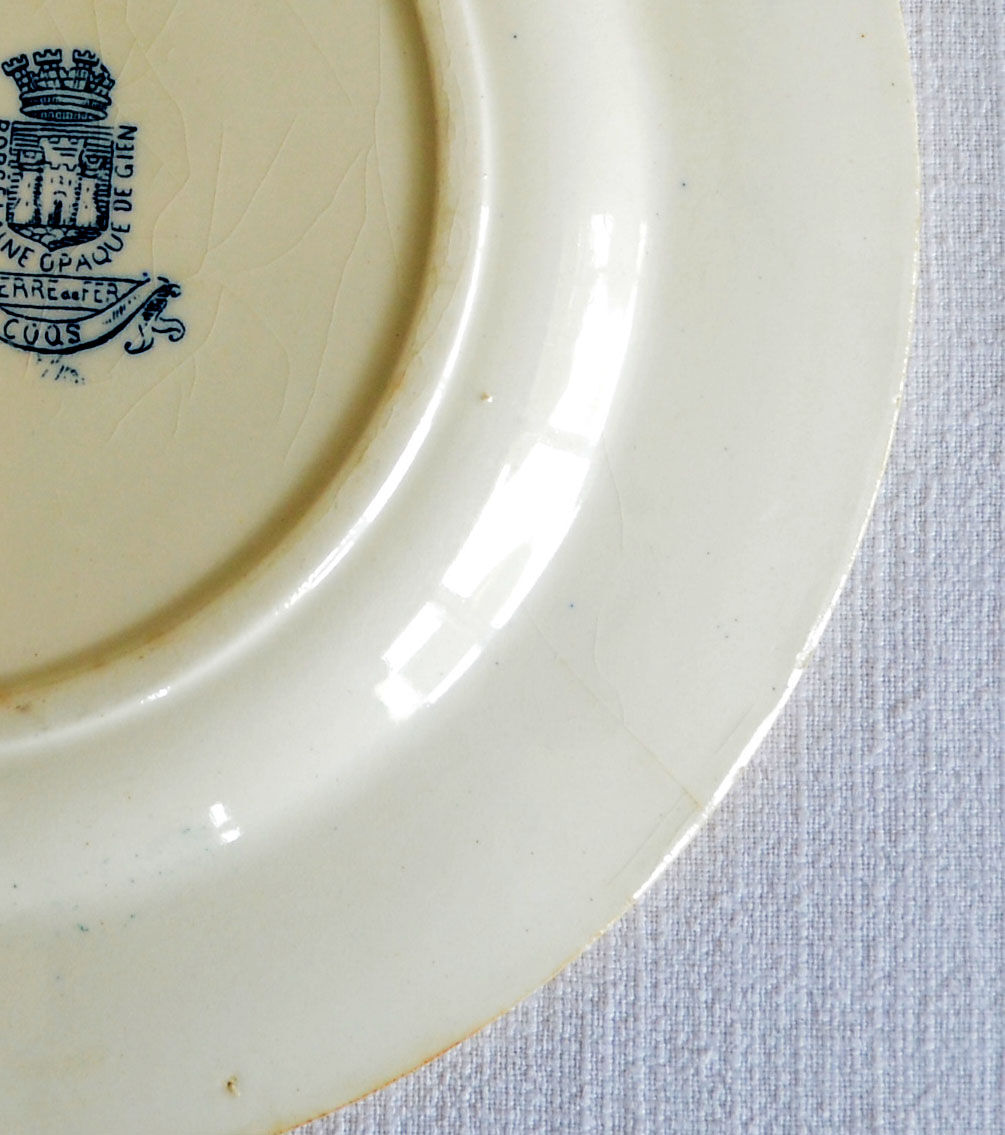Flat plate porcelain of Gien pattern Roosters