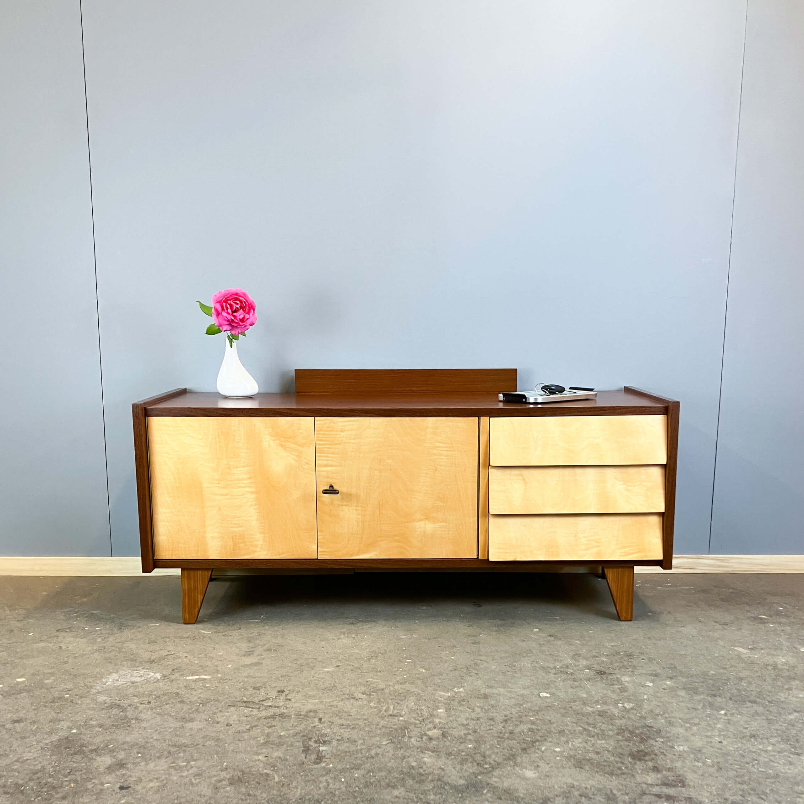 Lowboard, petit meuble de hall avec tiroirs, érable rayé, années 1960
