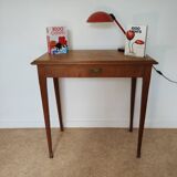 Spindle leg desk
