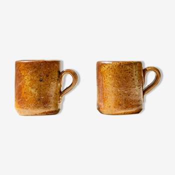 2 stoneware coffee cups