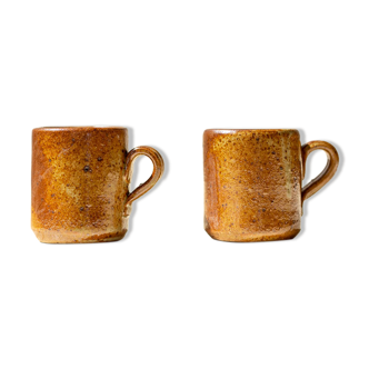 2 stoneware coffee cups