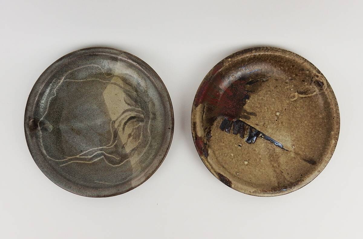 two small earthenware dishes by Heraud and the Pottery of Sancerre