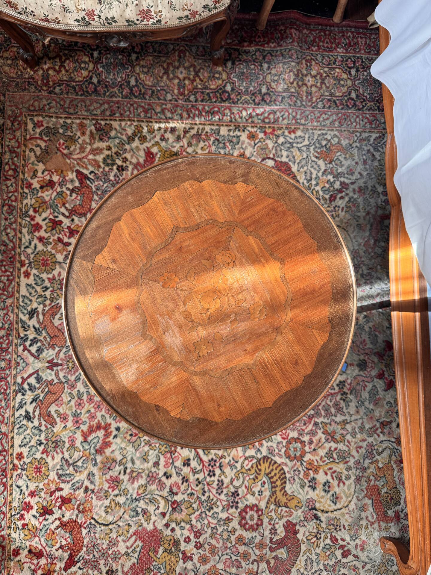 Round Louis XV style table - floral marquetry