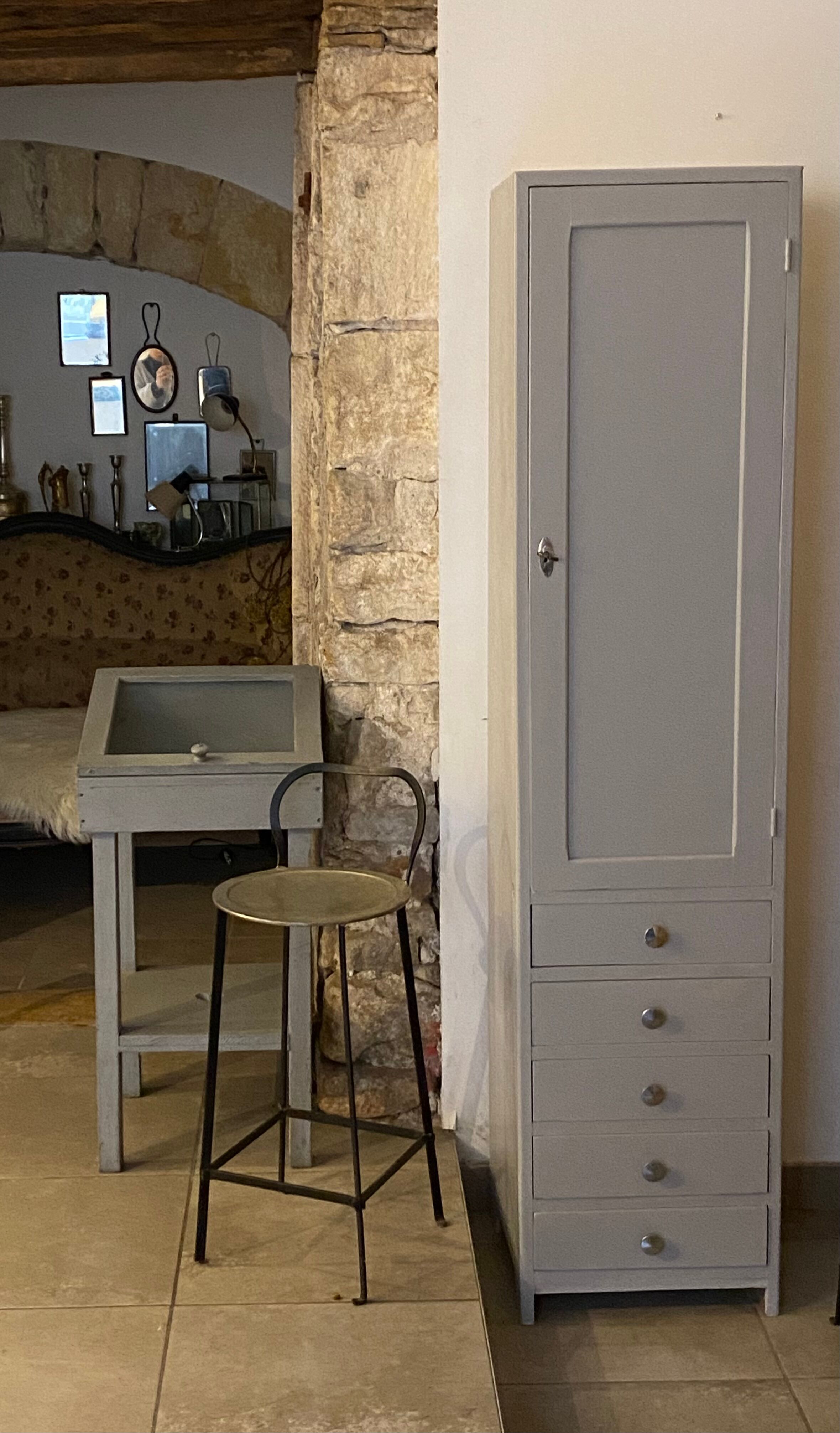 Toilet column cabinet