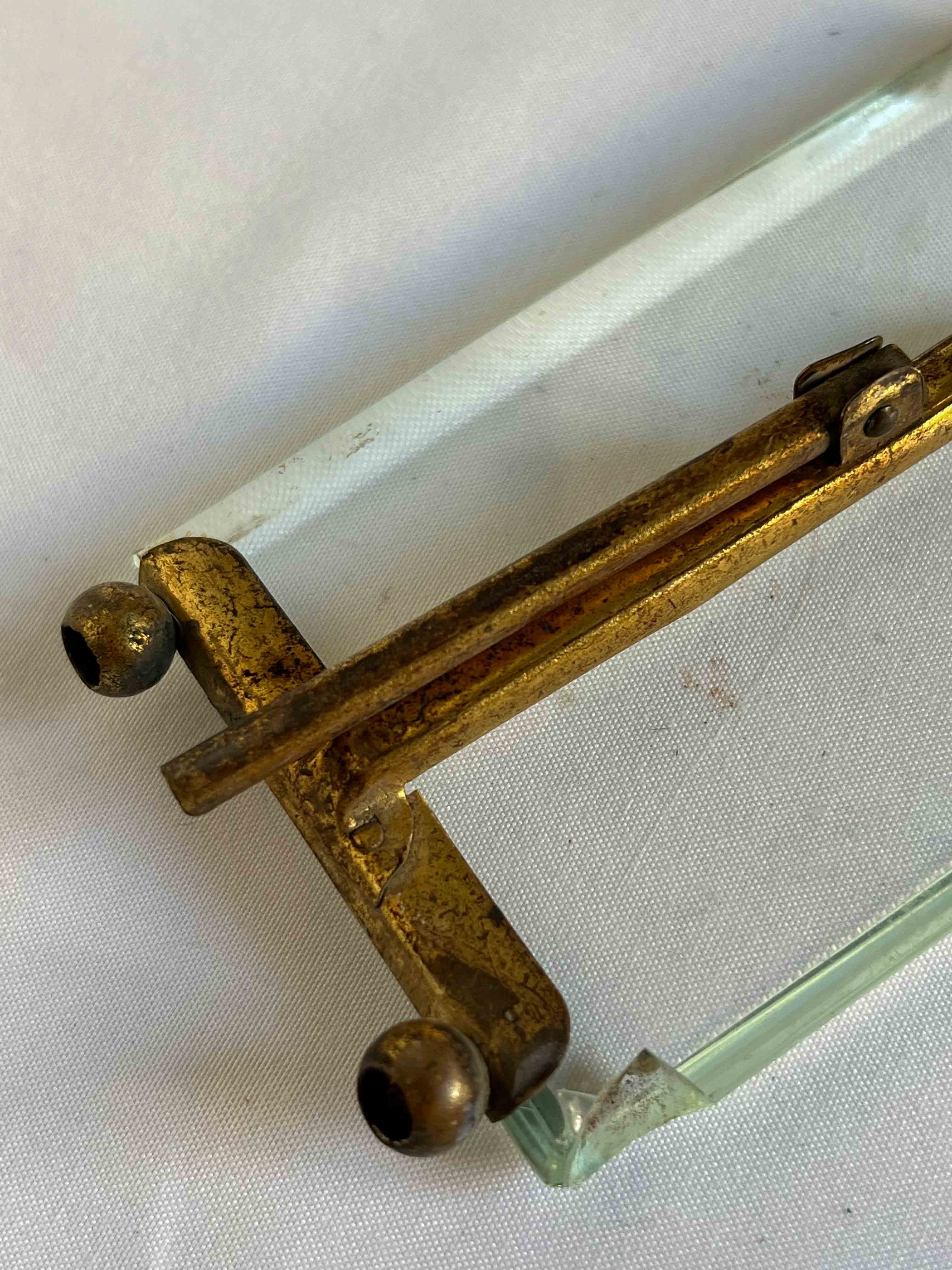 Frame in brass and beveled glass