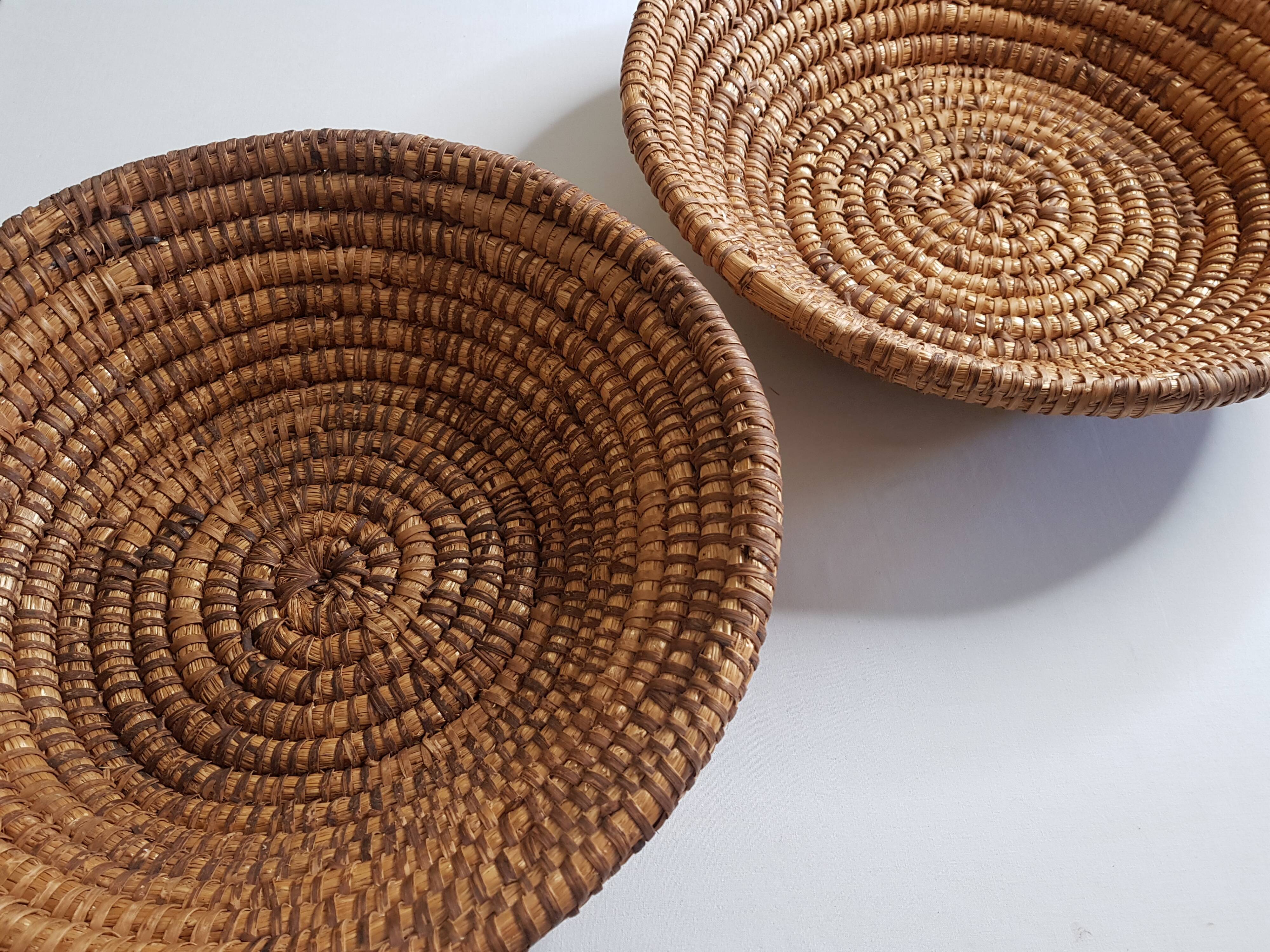 Two large baskets in vintage braided straw 50 cm in diameter