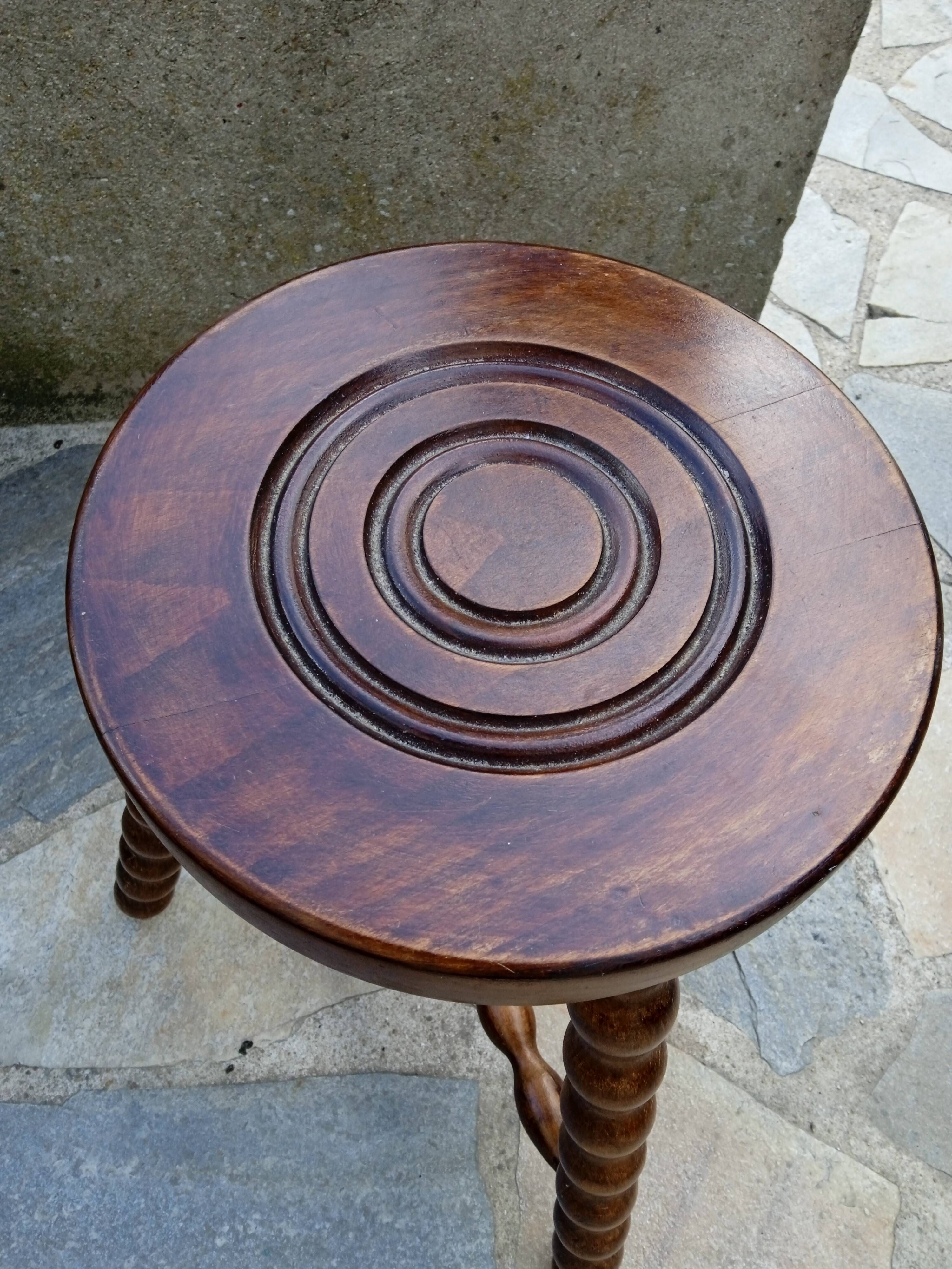 Tabouret tripode