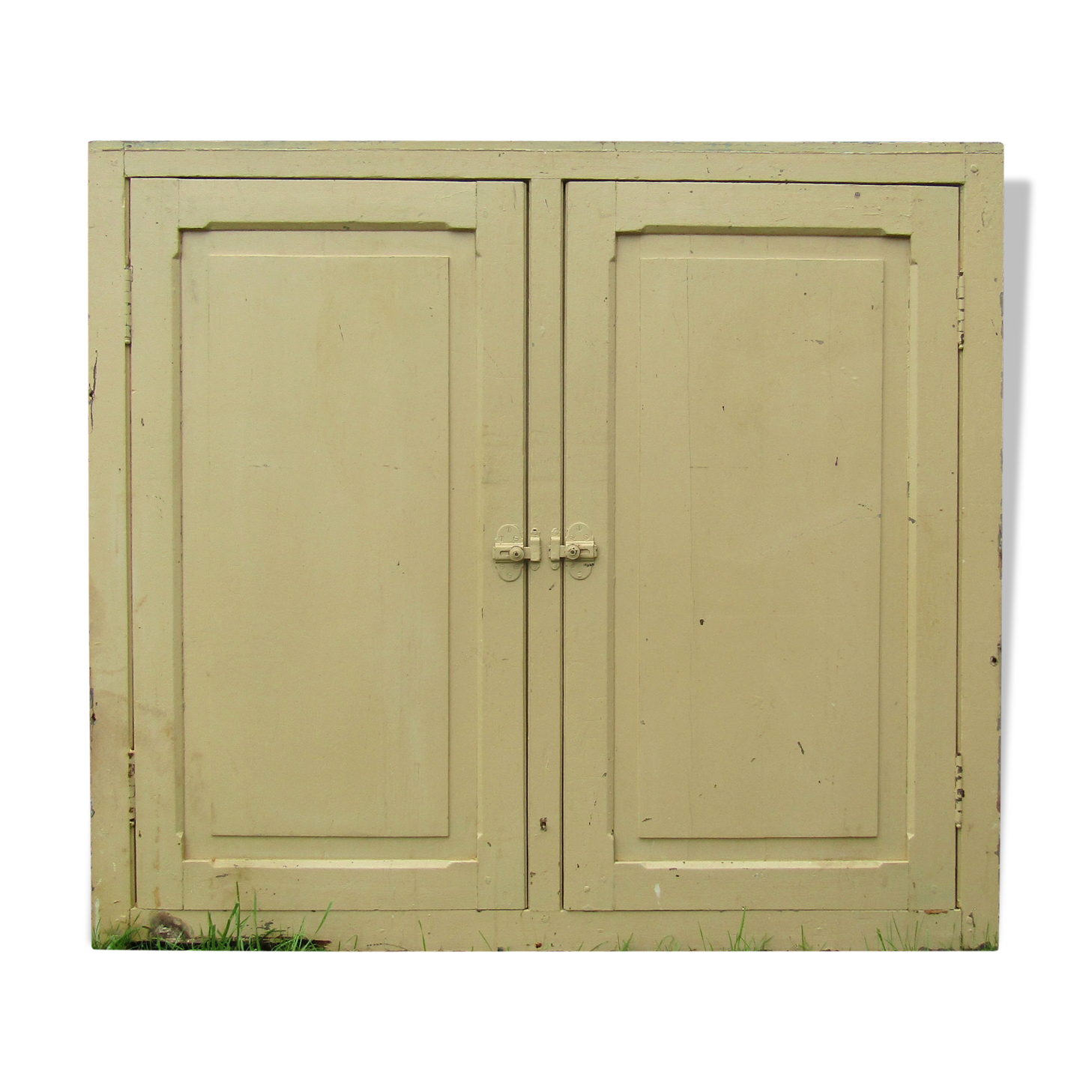 old façade of beige cupboards