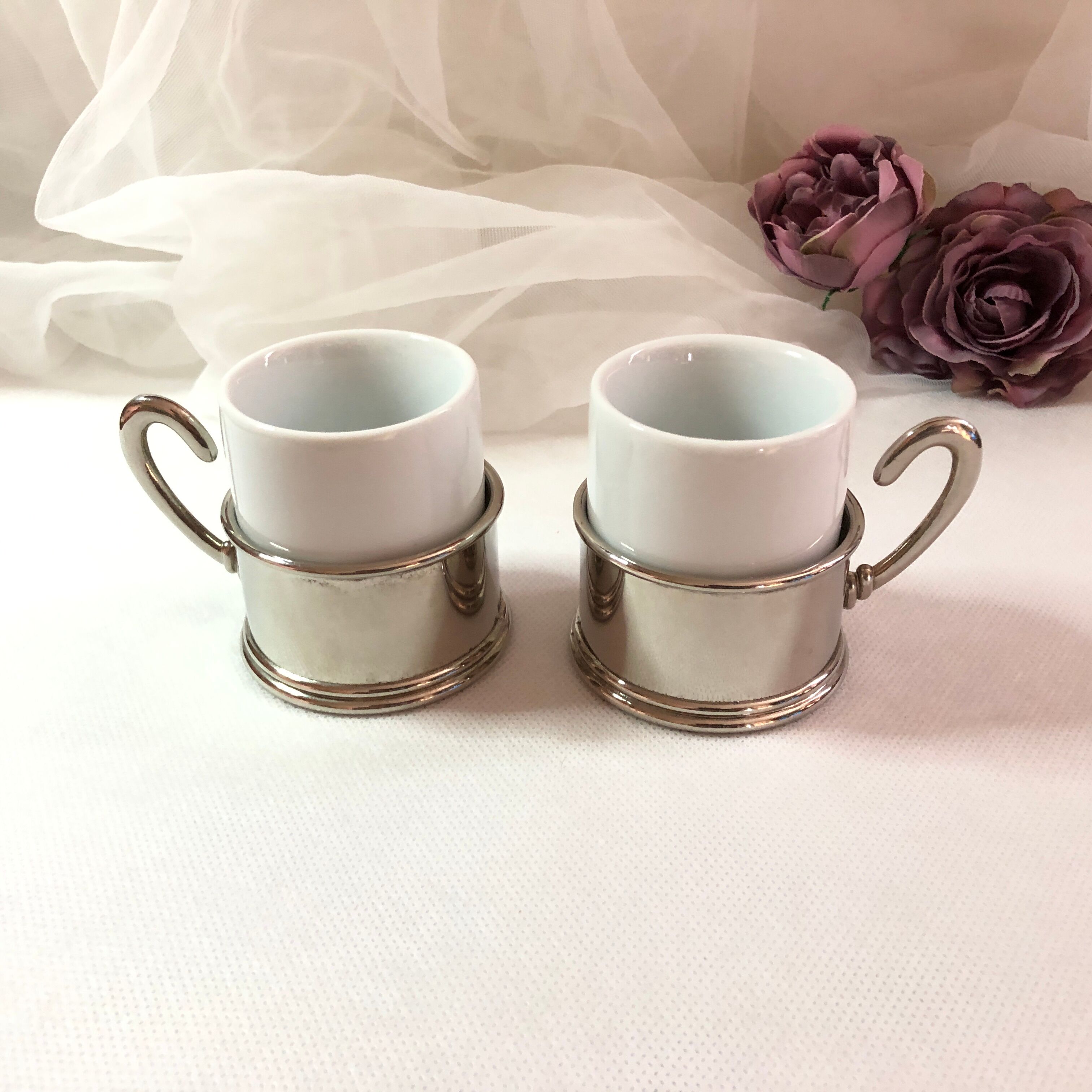 Set two porcelain cups and silver metal support