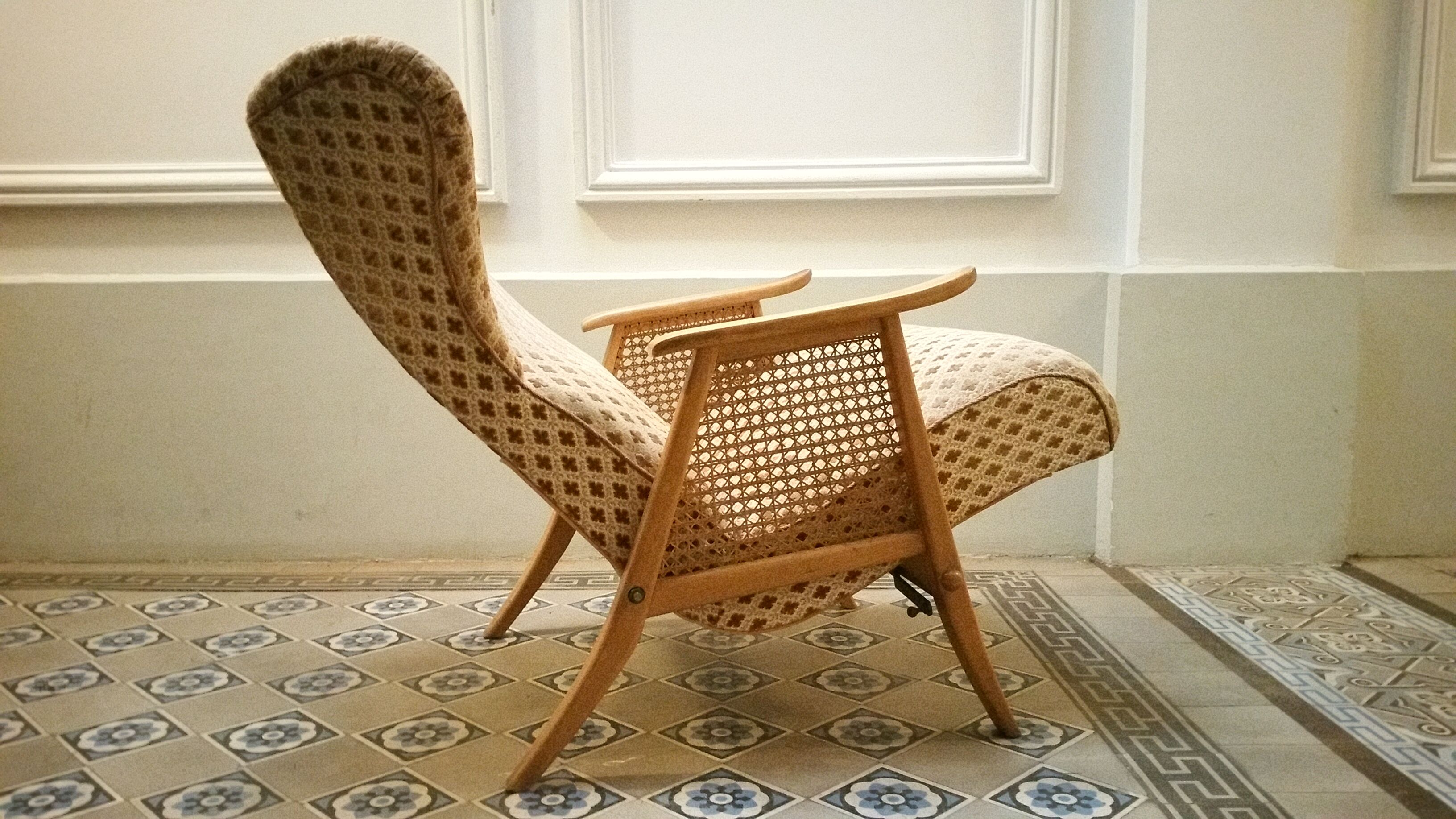 Chair wing chair has ears and has system relaxation 50/60s