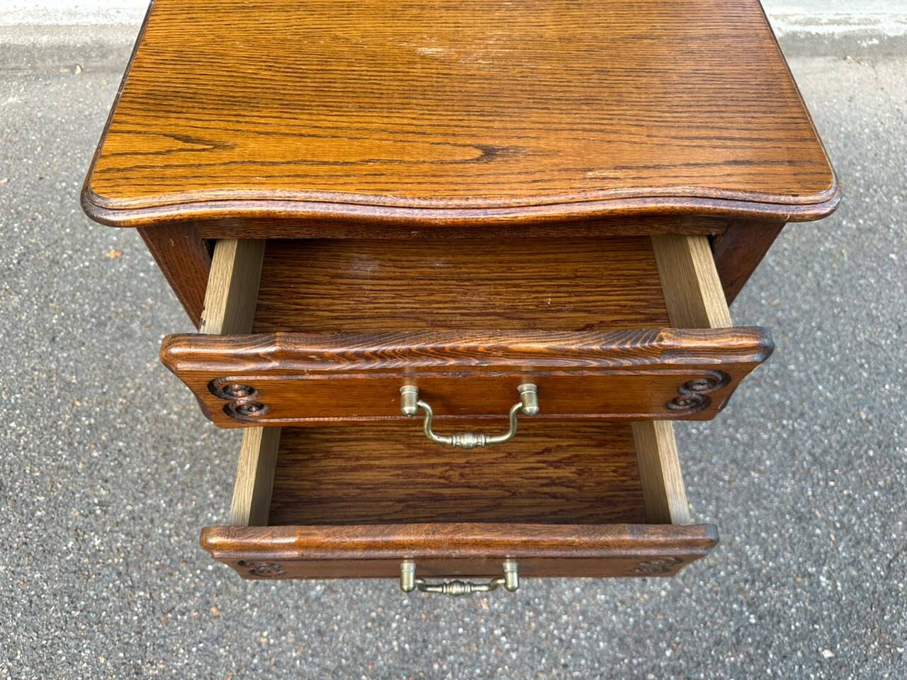 Commode, chiffonnier, semainier style Louis XV en chêne, 1970