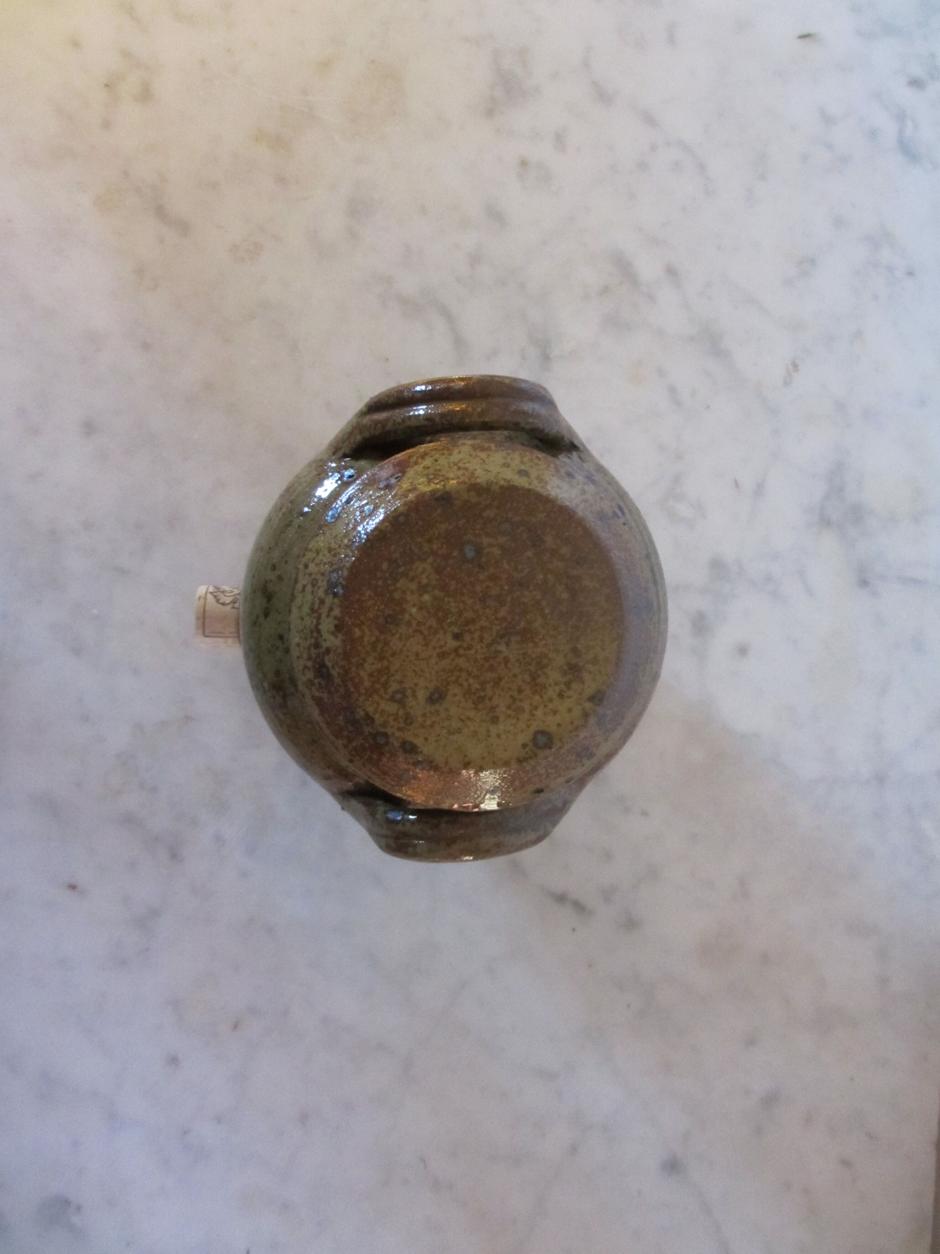 Verified sandstone vine vinaigrier