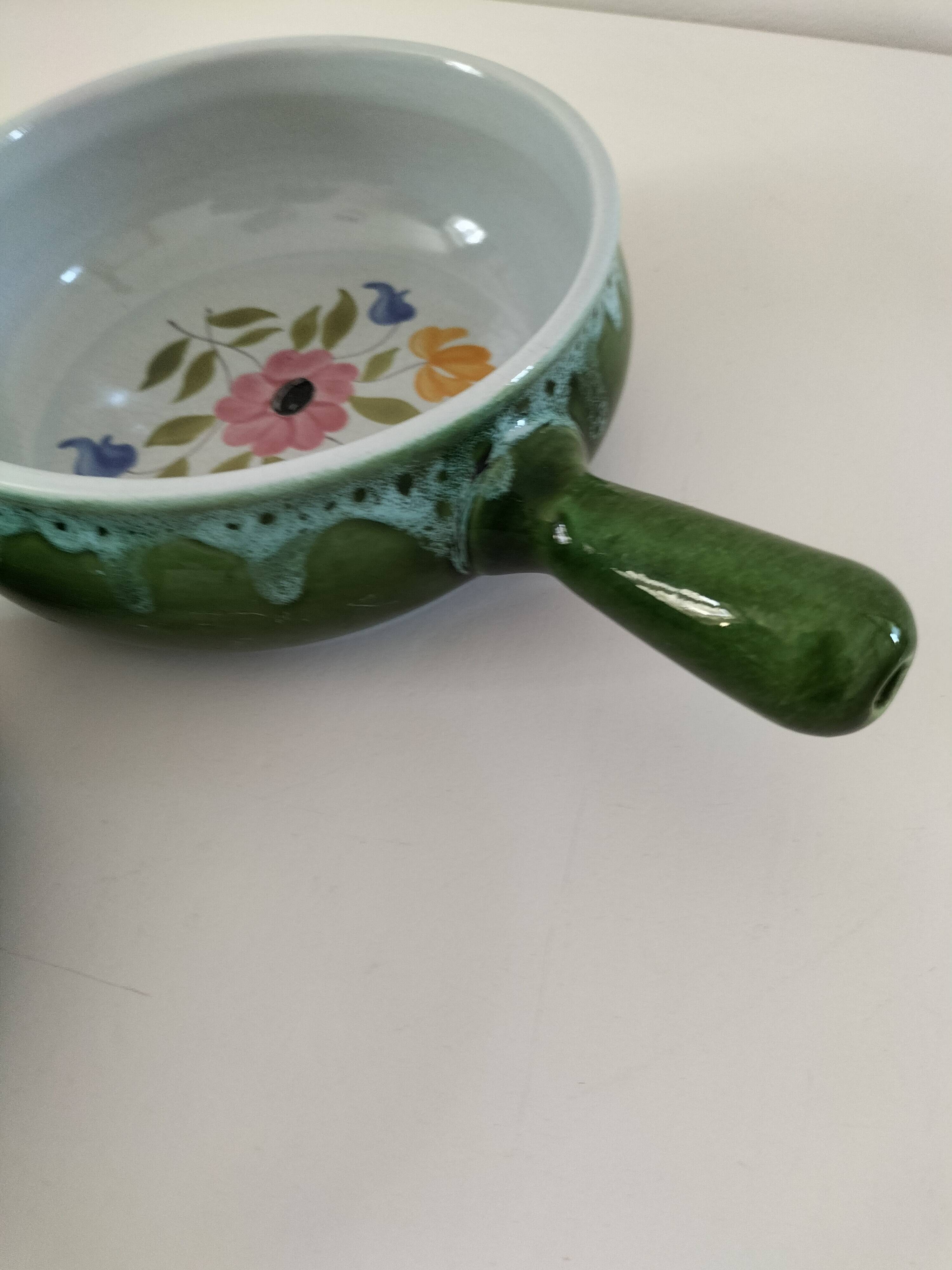 Duo of flowery caquelons