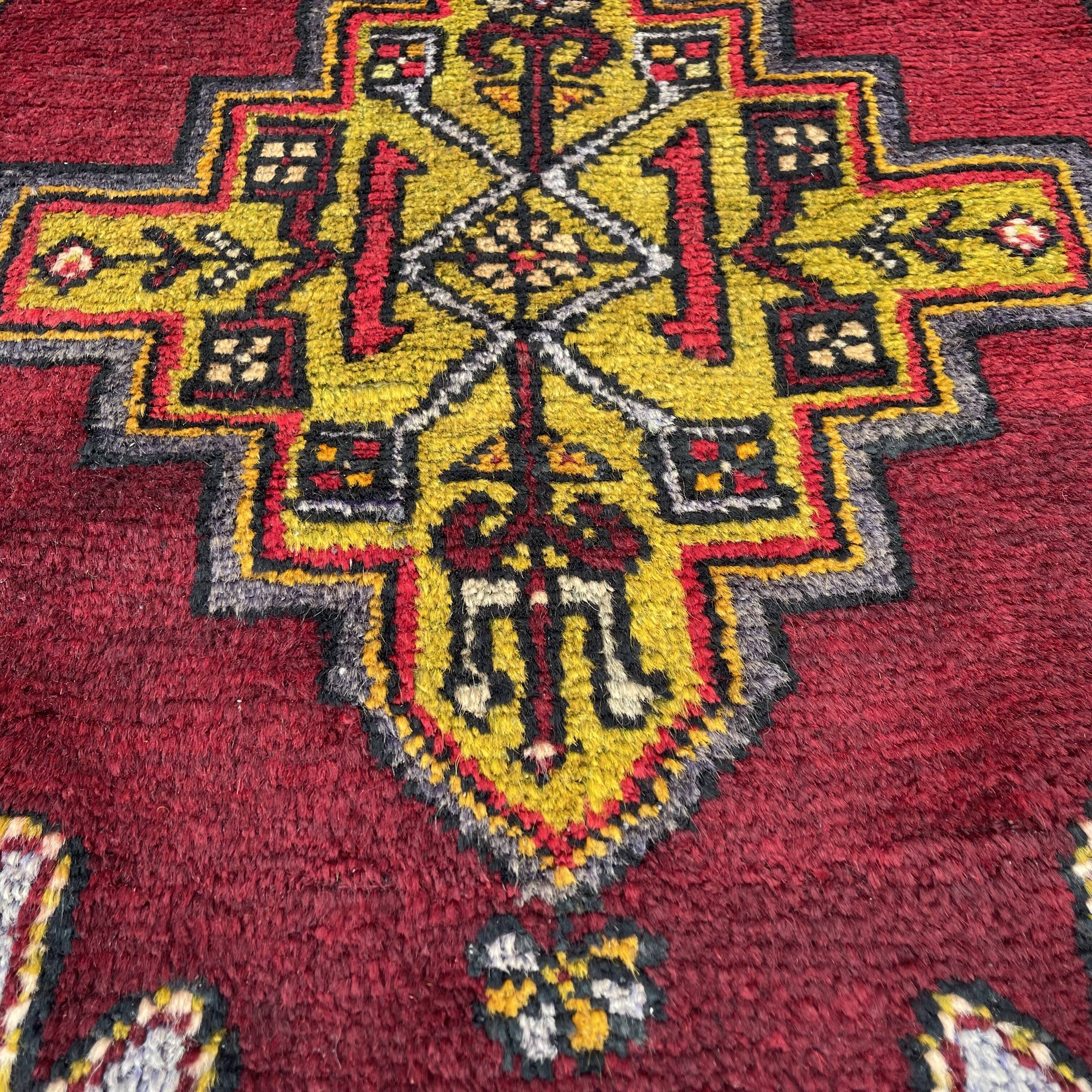 Vintage Turkish Anatolian rug, 100 x 61 cm