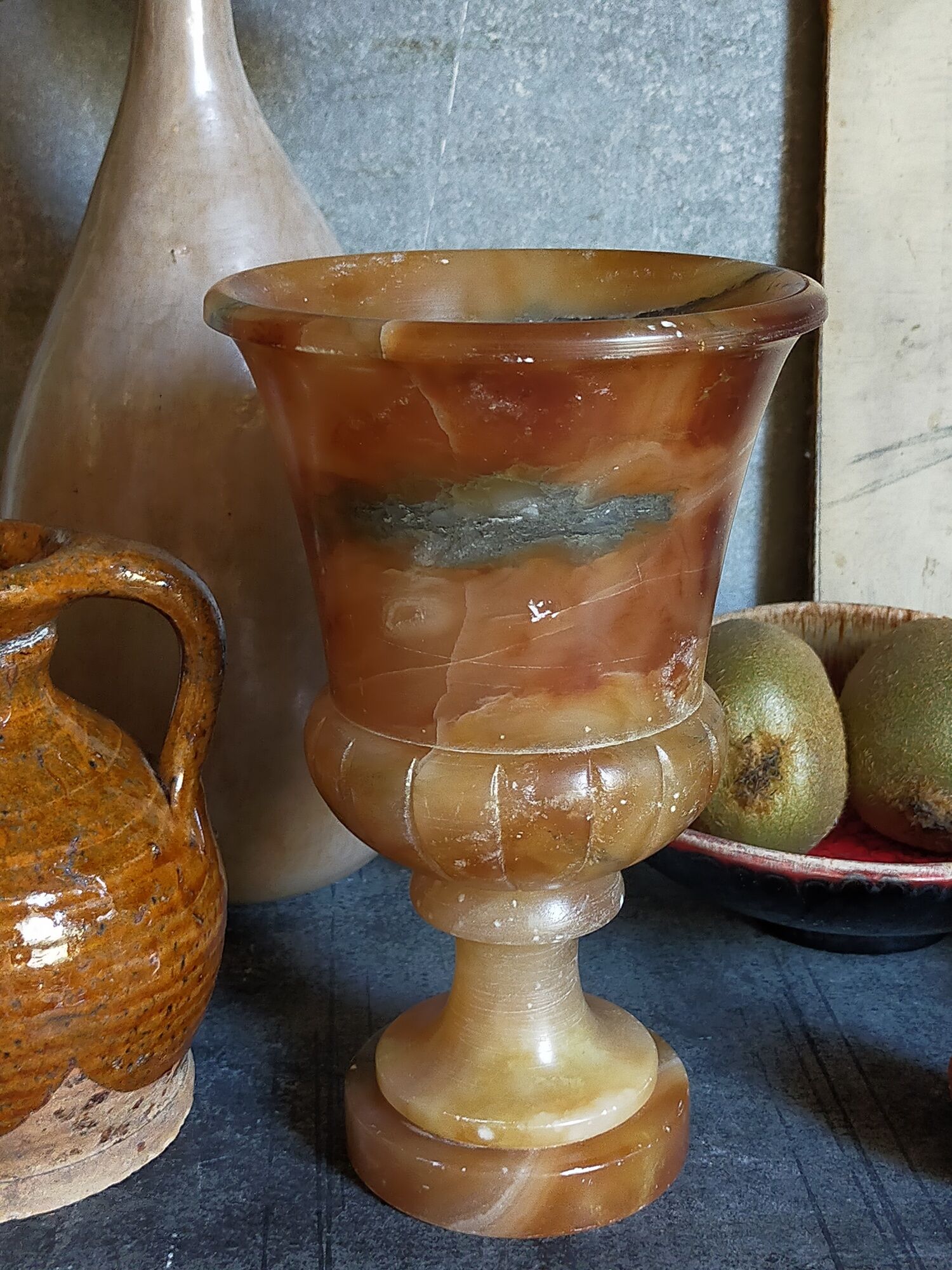 Ancient Medici vase in Italian alabaster from LALOUE Paris