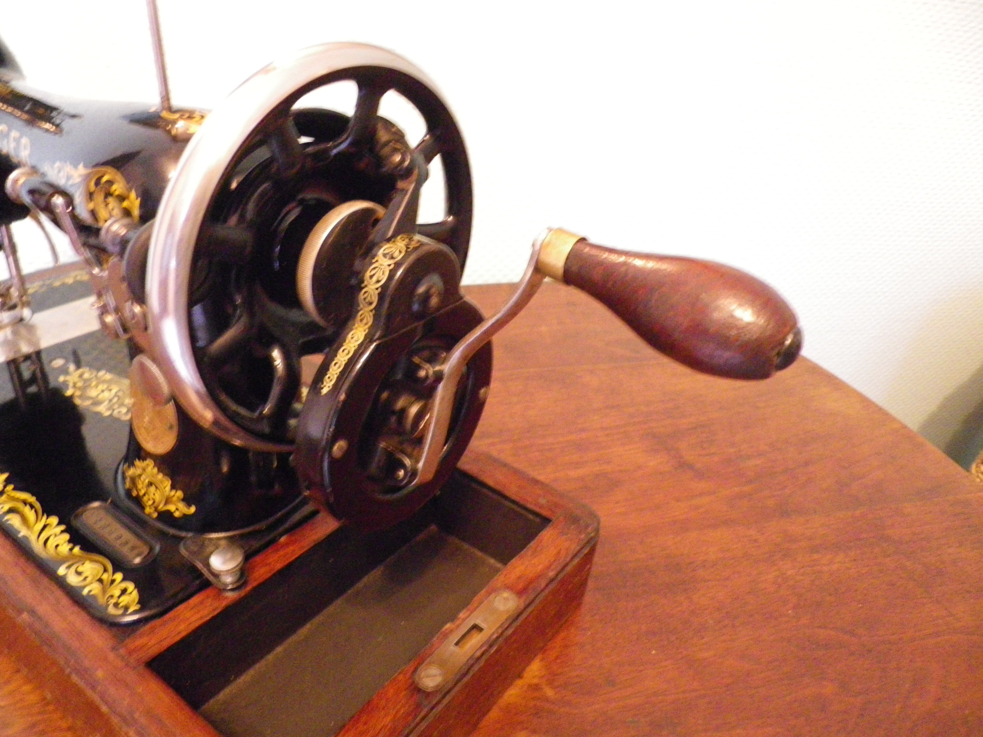 Singer sewing machine, portable, manual - Years 1926/1927