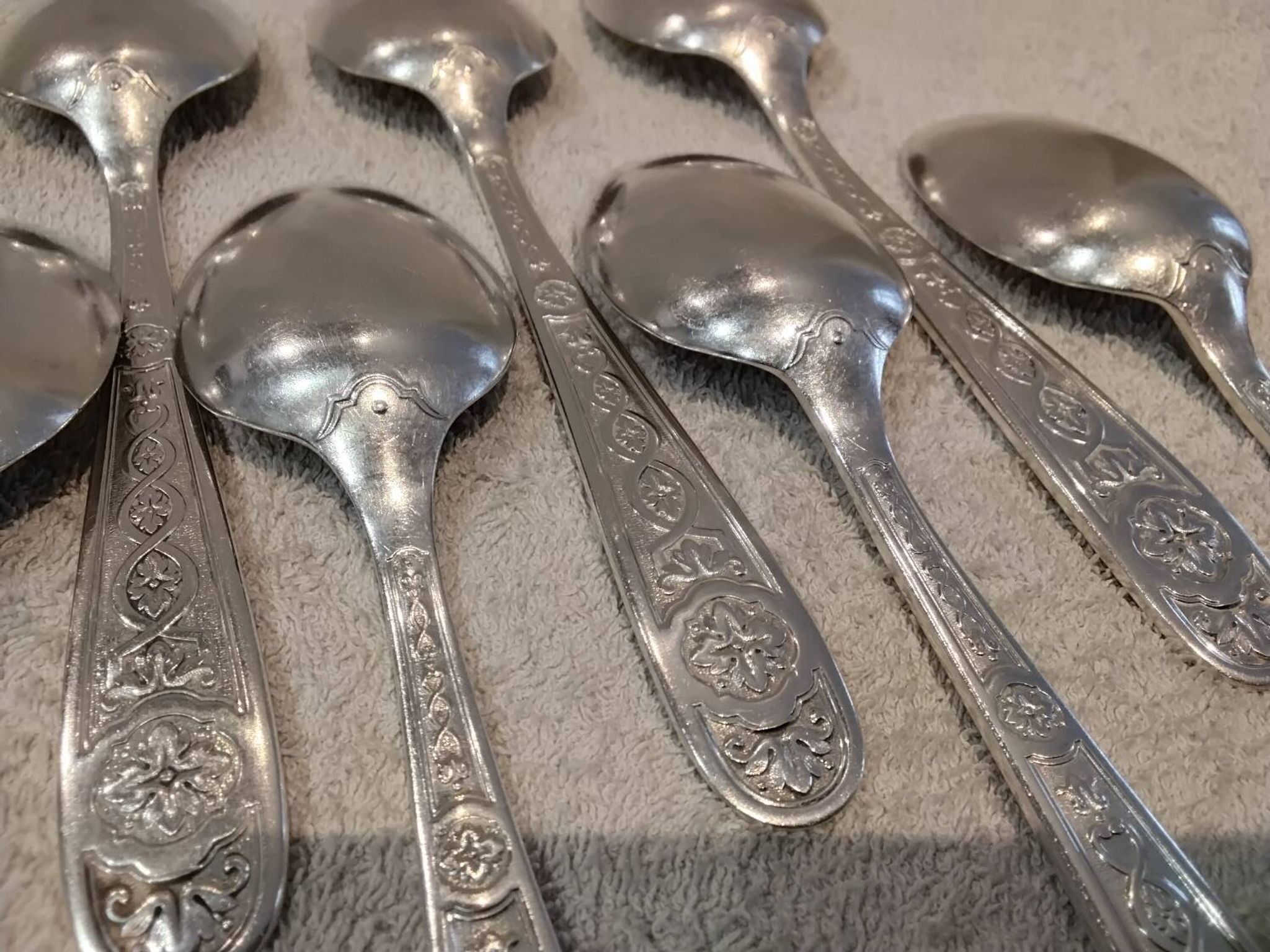 11 silver-plated soup spoons by Christofle Villeroy & Boch, striped