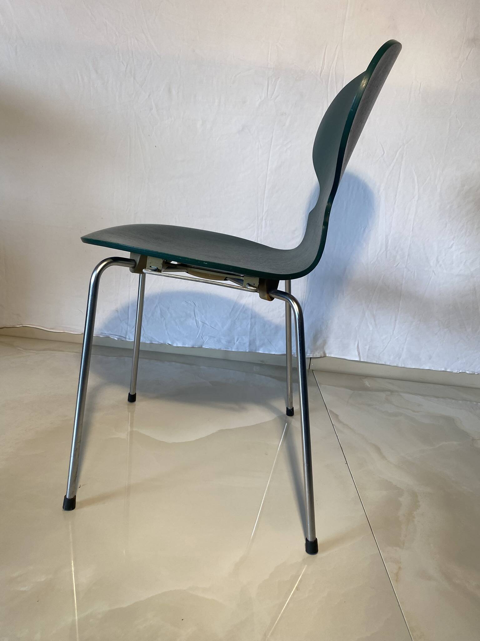 Set of 6 “Ant” chairs in dark green – Arne Jacobsen for Fritz Hansen