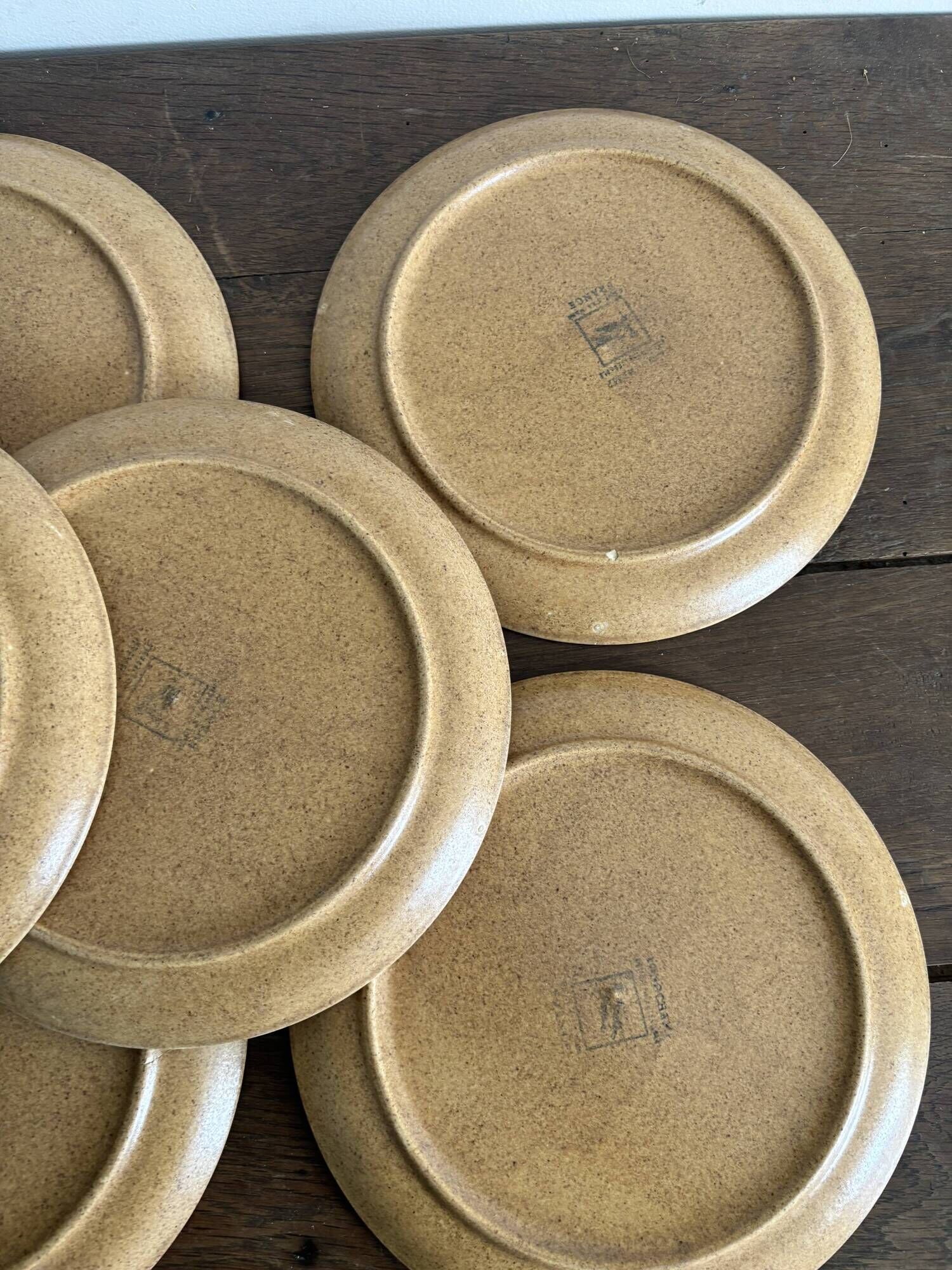 Service of 15 vintage Longchamp plates in stoneware.