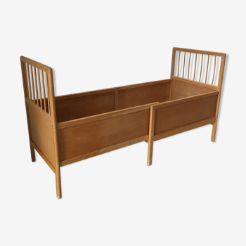 Trundle bed