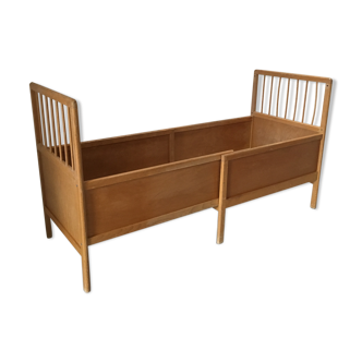 Trundle bed