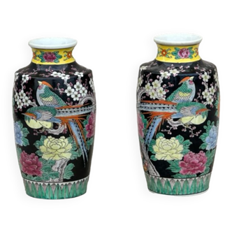 Paire de vases en porcelaine