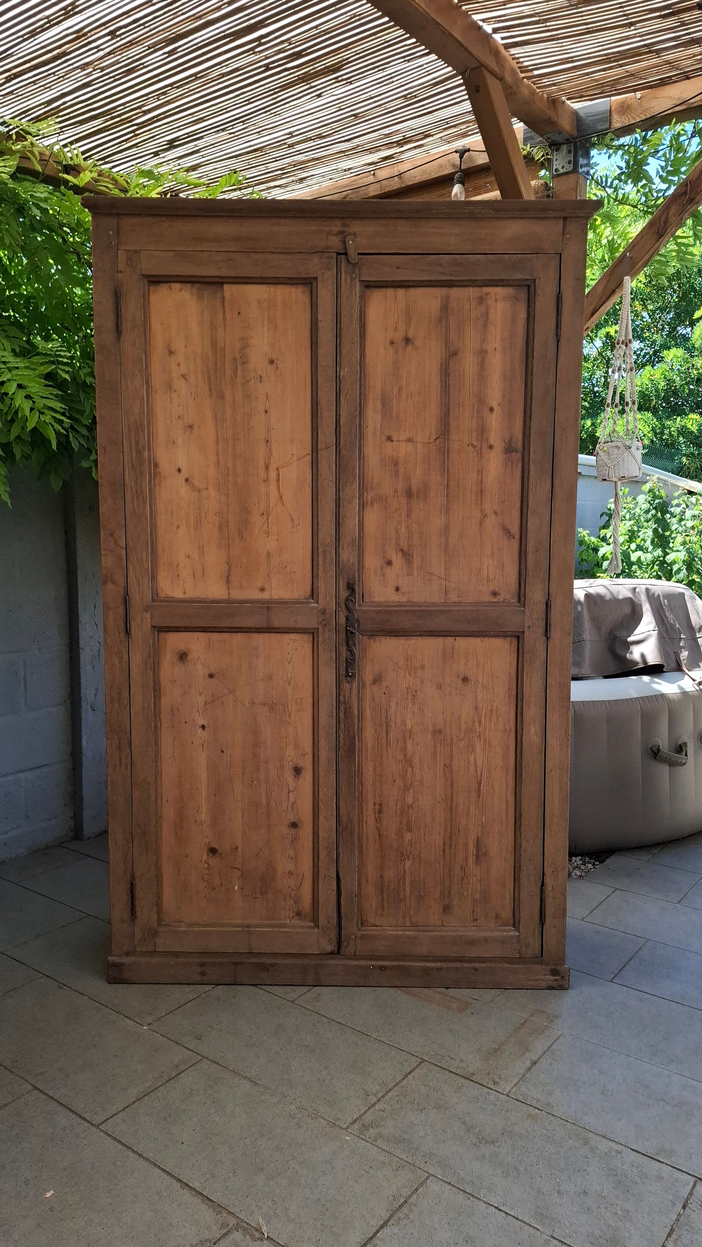Fully renovated notary's cabinet