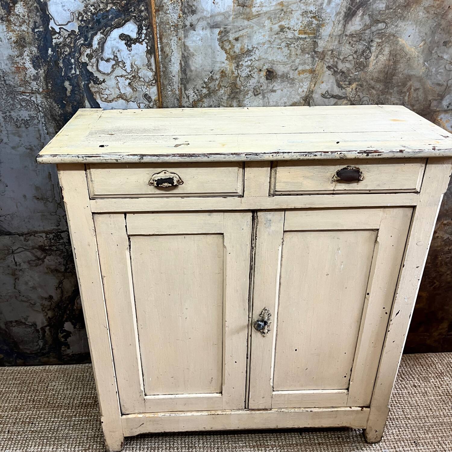 Parisian buffet in its pretty original patina