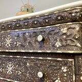 Coffre de mariage syrien avec incrustations de nacre et plateau en marbre, milieu du siècle