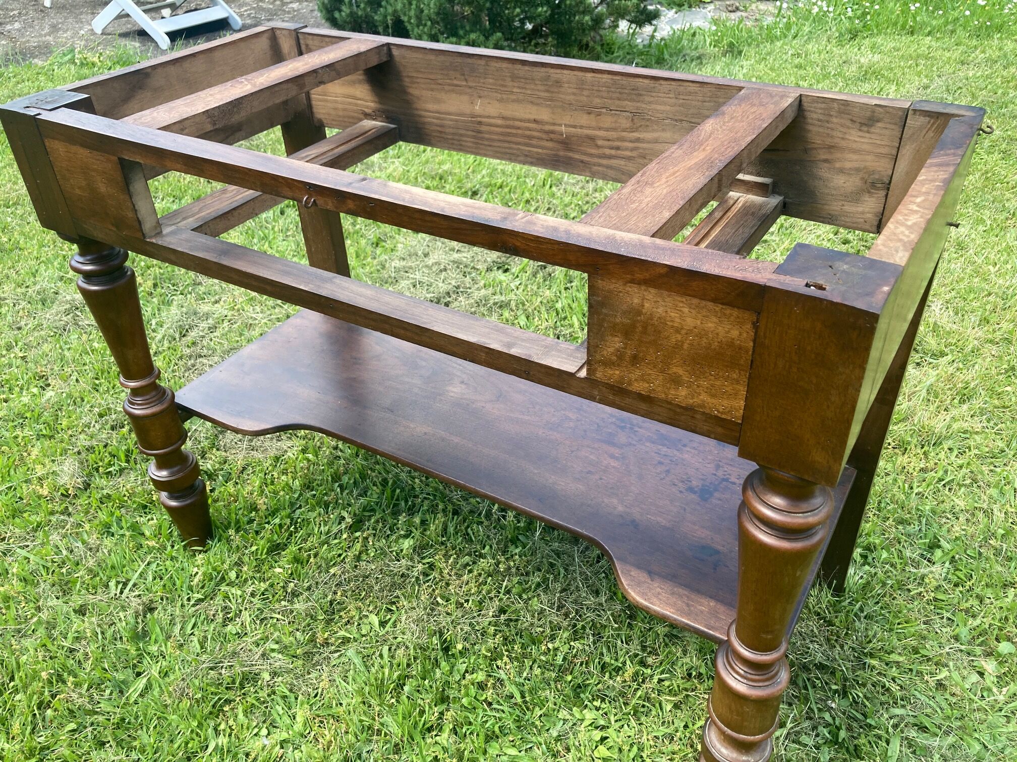 Toilet table