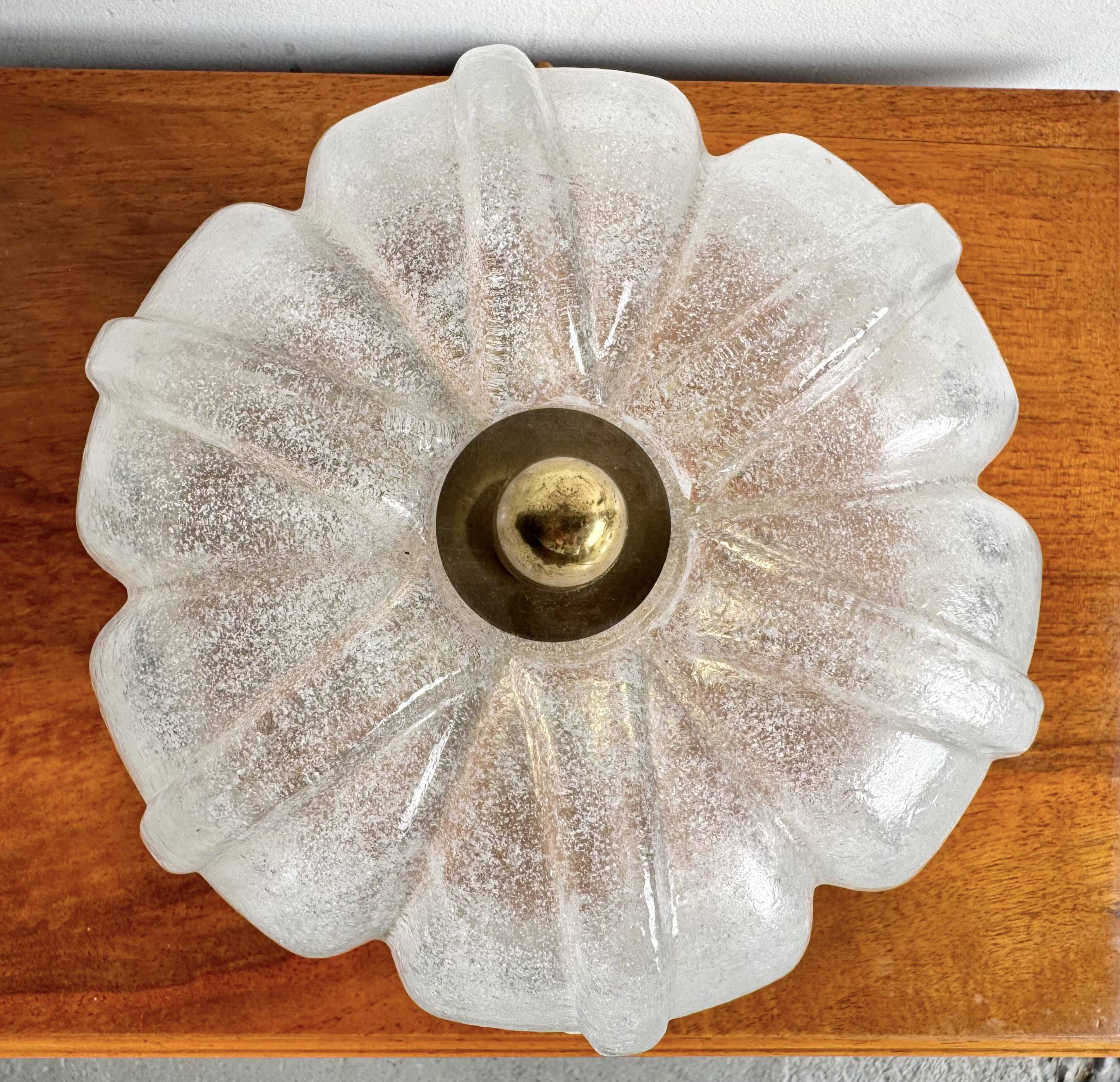 Lampe de table en laiton vintage et verre en forme de feuille