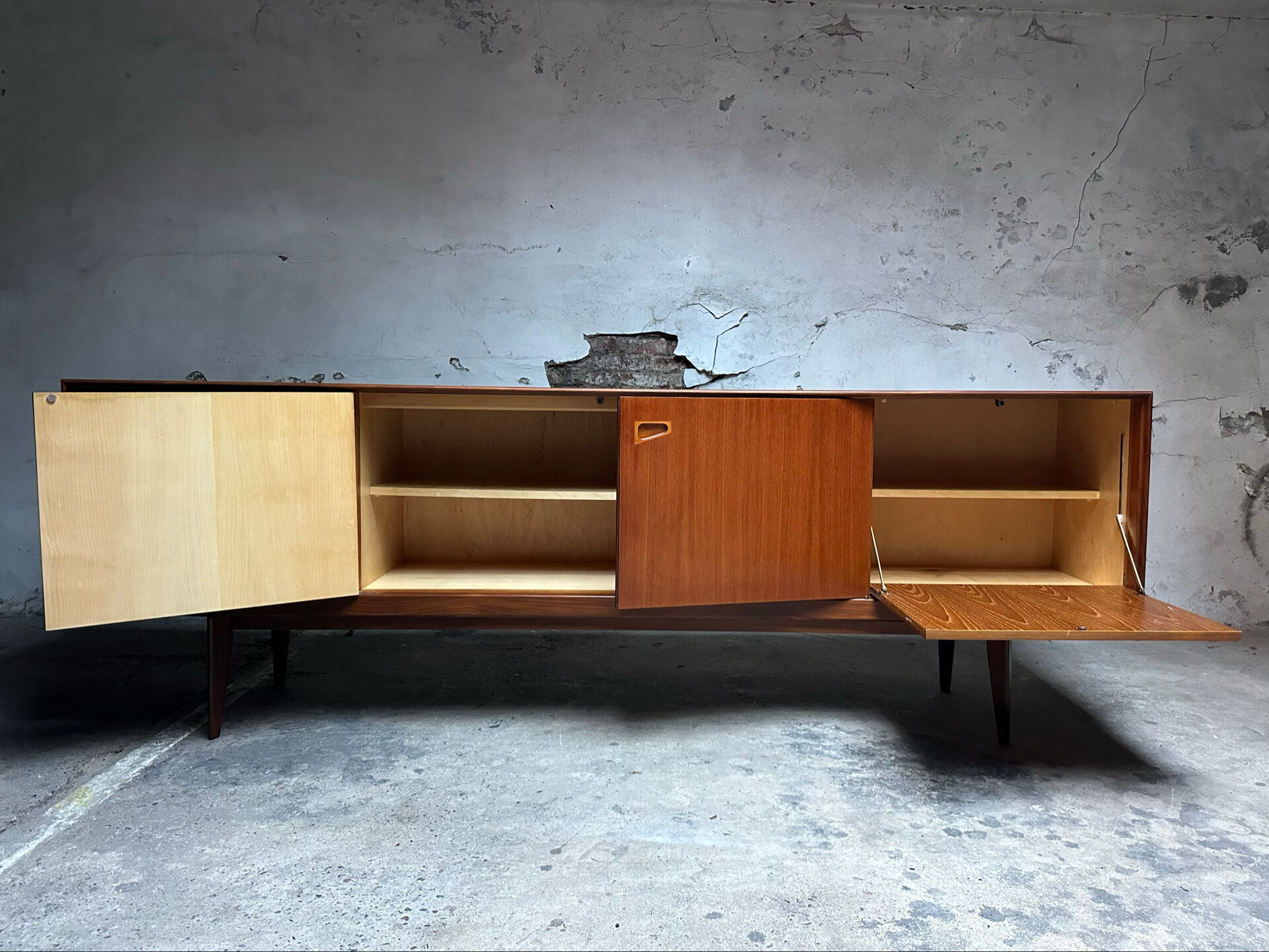 Vintage sideboard Oswald Vermaercke XL V-Form Belgian design