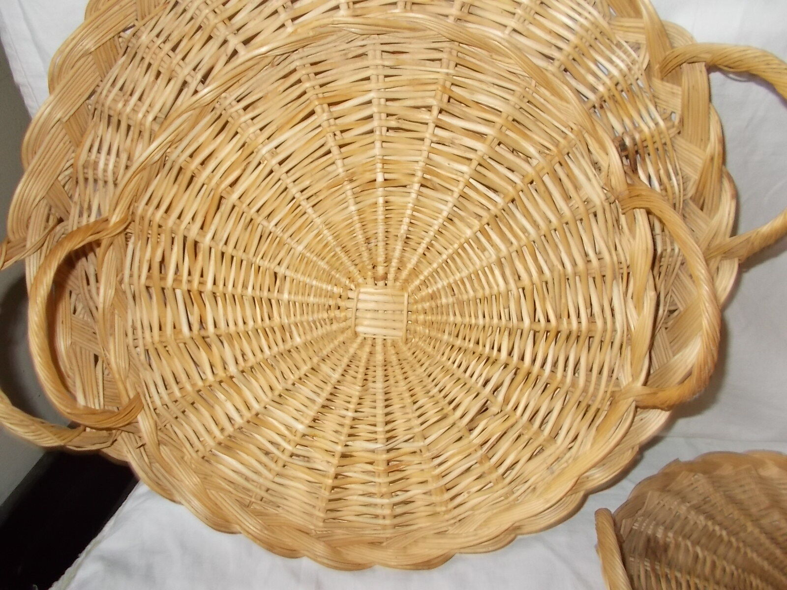 Set of 3 wicker dishes with handles