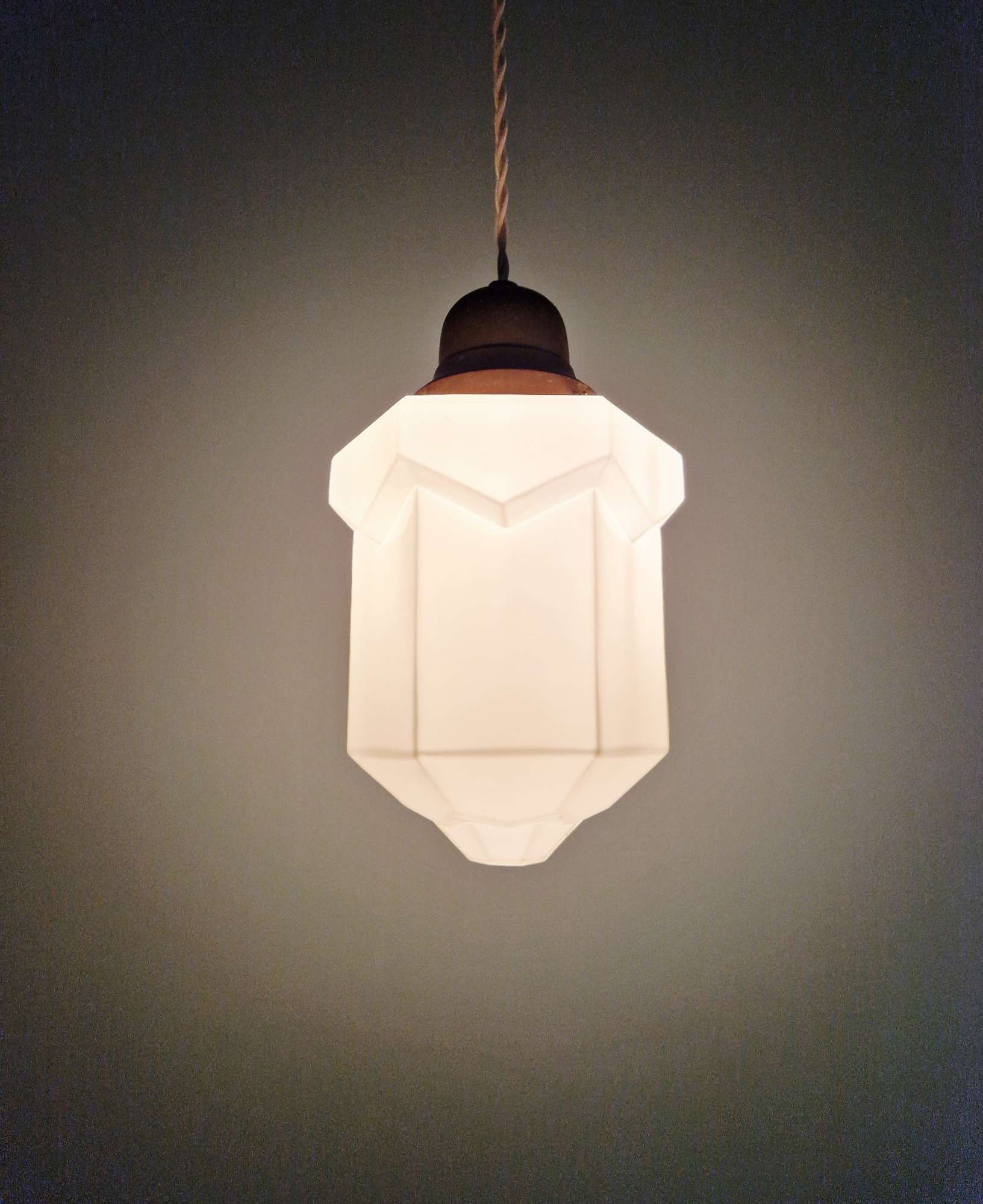 Art Deco Skyscraper Pendant in white opaline, 1920-30