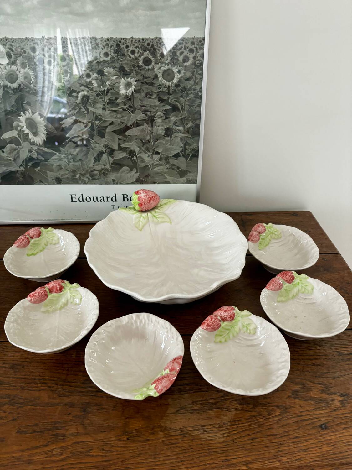 Vintage hollow dish and its 6 strawberry slip bowls