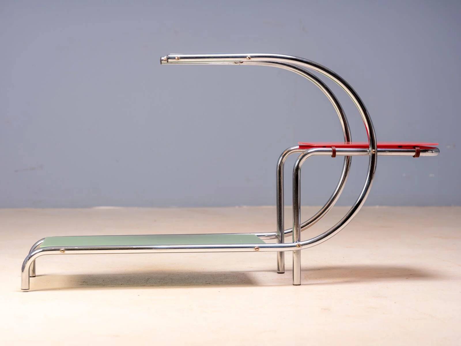 Support de fleurs en acier tubulaire Bauhaus par Emile Guyot, étagères en verre coloré, milieu du 20e siècle, Tchécoslovaquie, 79 × 30 × 105 cm