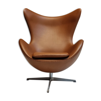 Arne Jacobsen Egg chair by Fritz Hansen